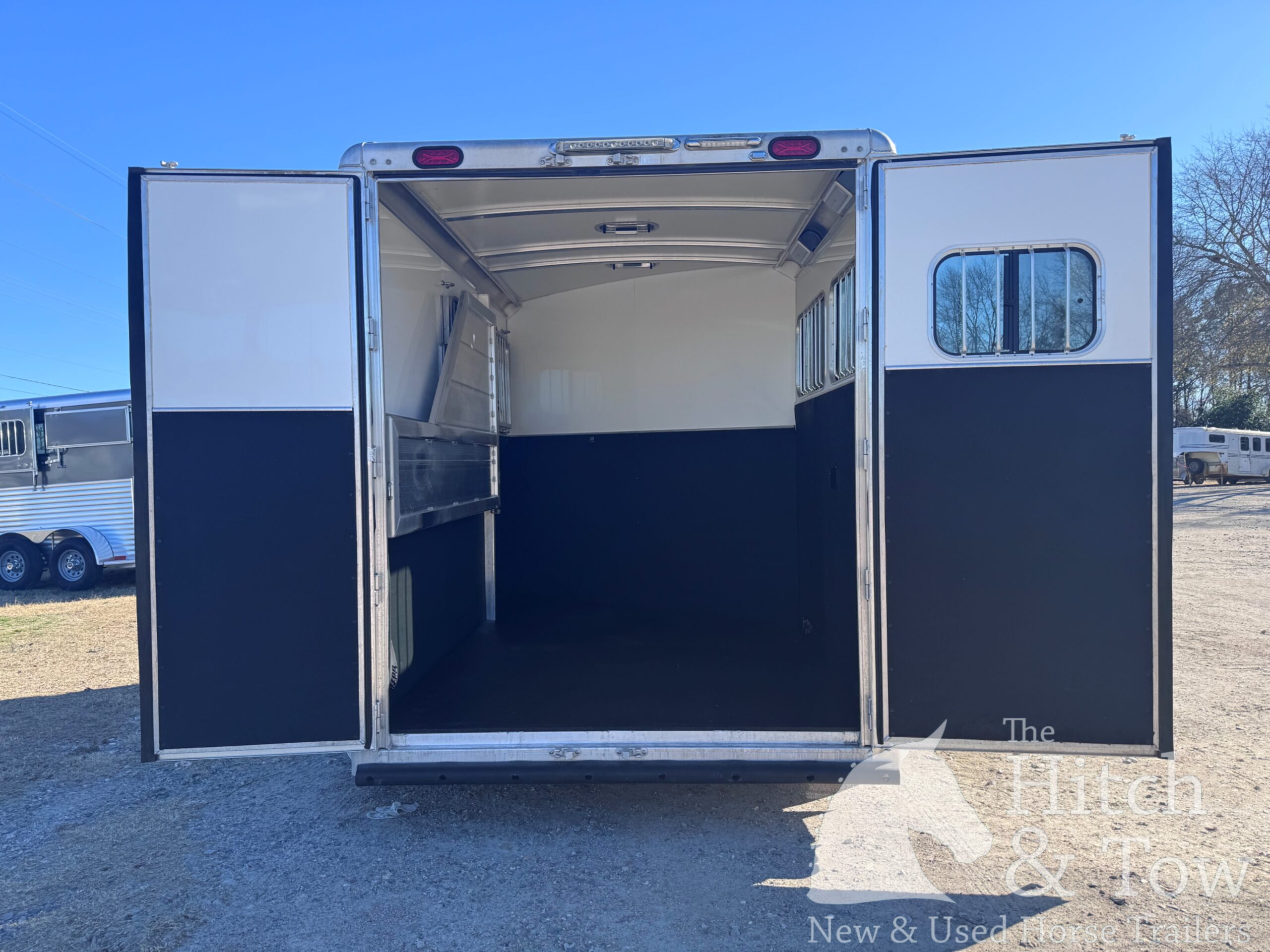 2019 CIMARRON 2 HORSE SLANT BUMPER PULL W/ UPGRADES! $22,500