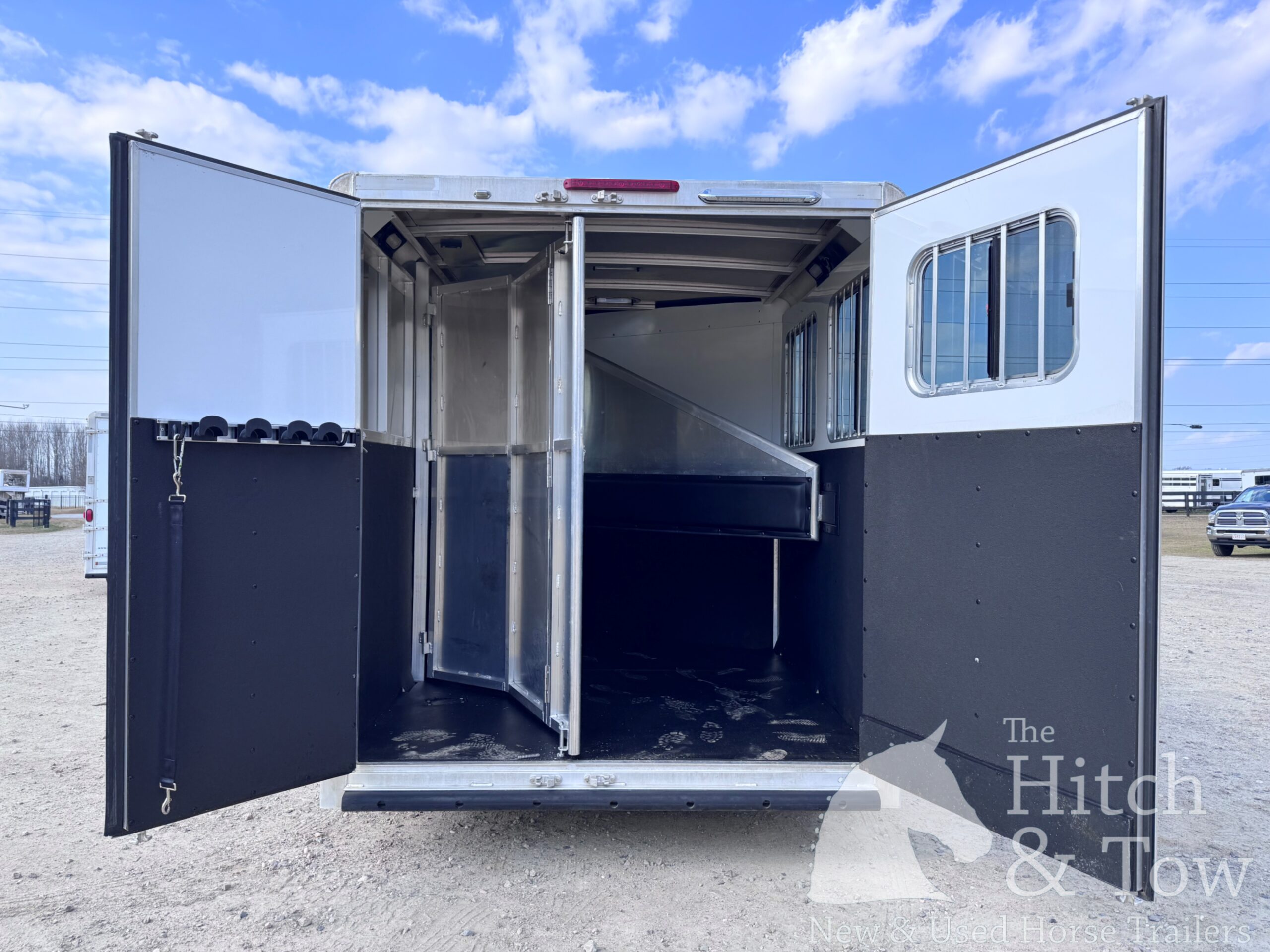 2017 EXISS 2 HORSE SLANT BUMPERPULL TRAILER $17,900