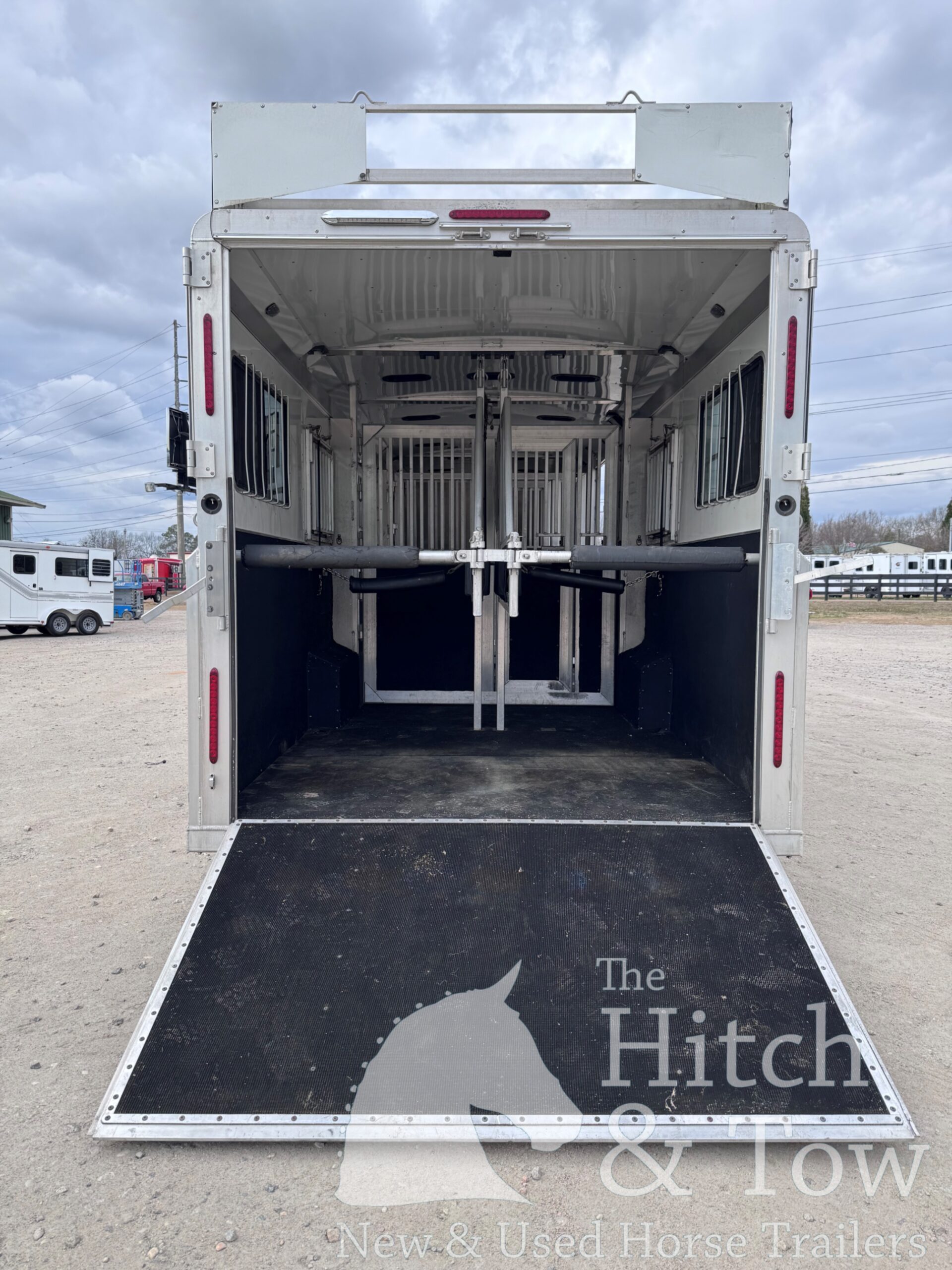 2019 ADAM 6/8 HORSE HEAD TO HEAD W/ AIR RIDE!! $59,900