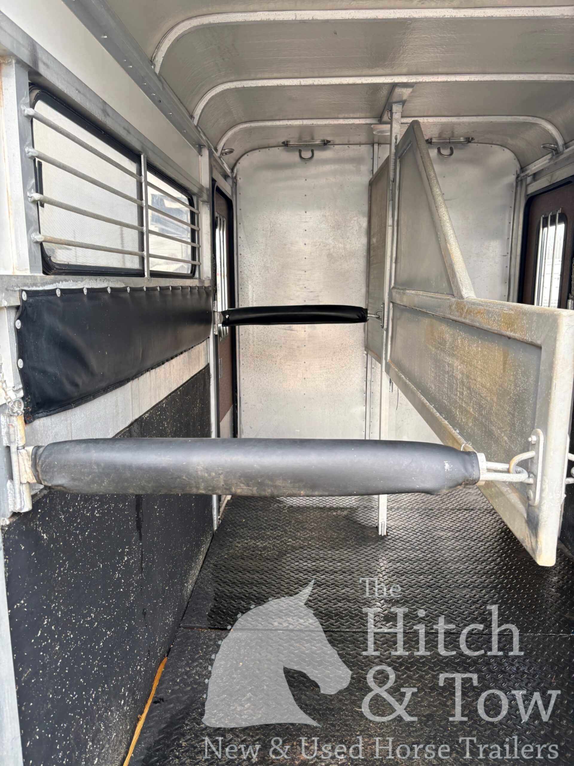 1997 GORE 2 HORSE BUMPER PULL W/ DRESSING ROOM! $6,900