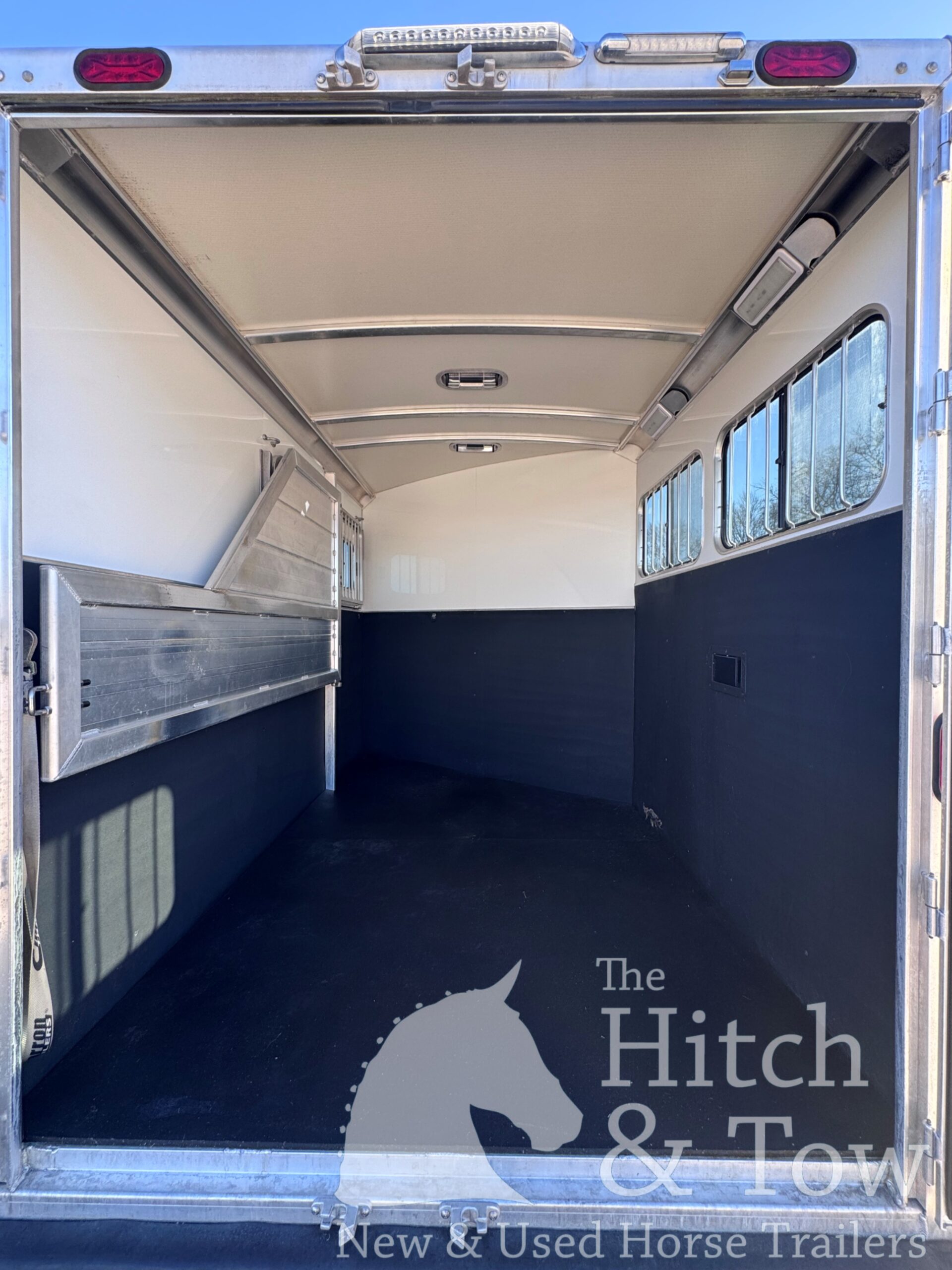 2019 CIMARRON 2 HORSE SLANT BUMPER PULL W/ UPGRADES! $22,500