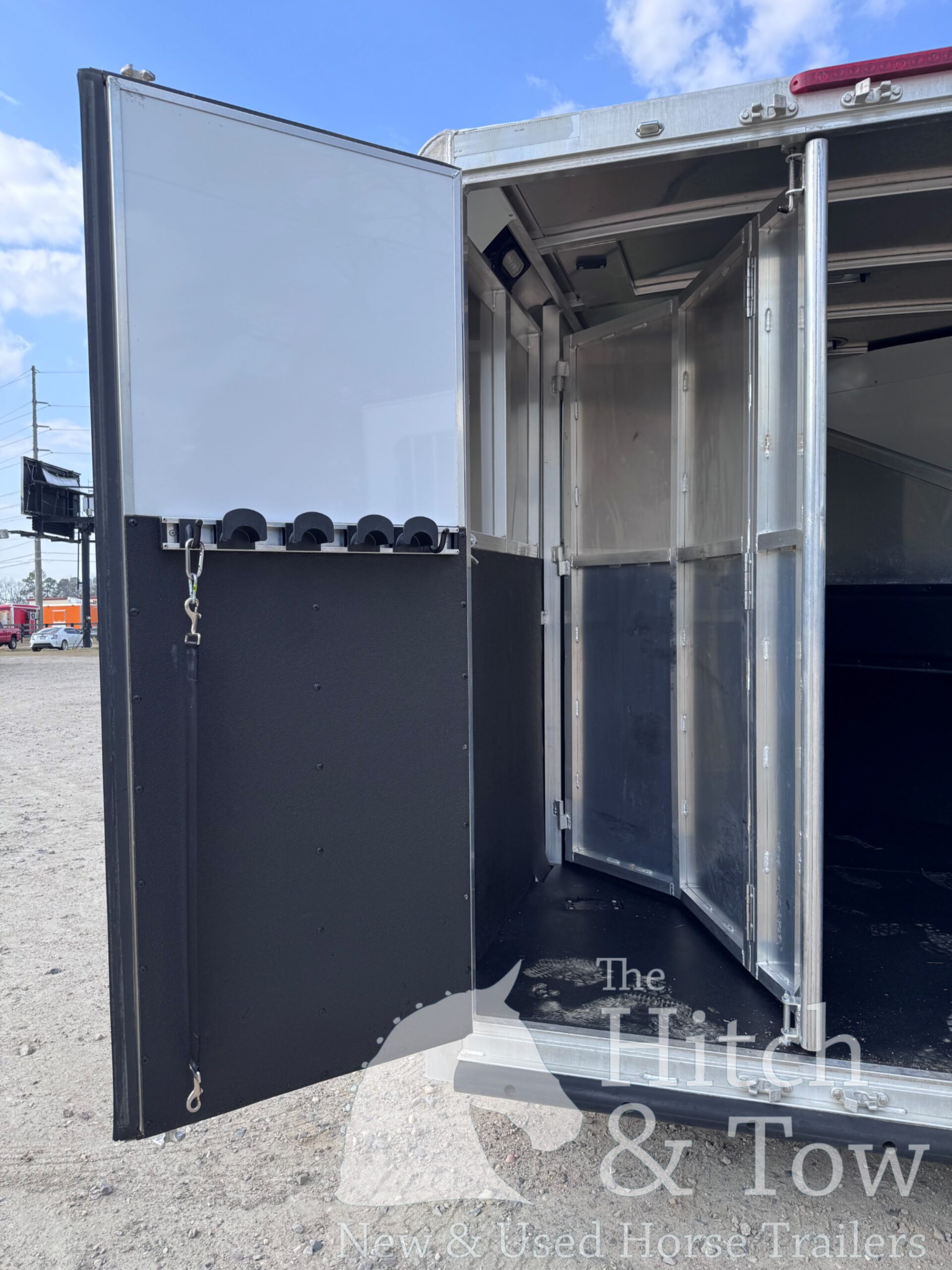 2017 EXISS 2 HORSE SLANT BUMPERPULL TRAILER $17,900