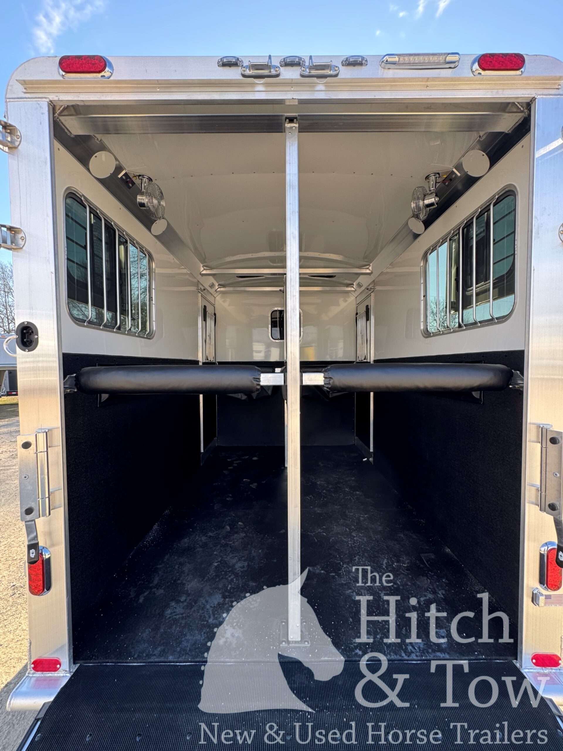 2026 4 STAR 2 HORSE STRAIGHT LOAD BUMPER PULL! $37,900