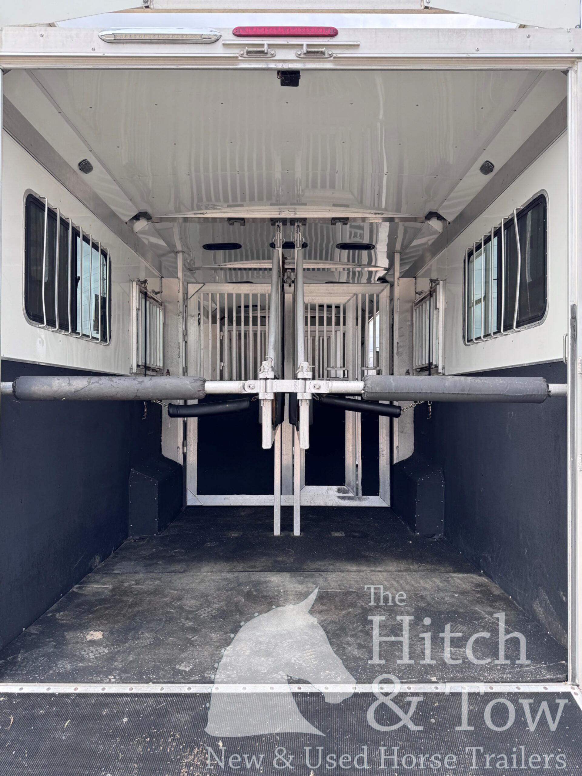 2019 ADAM 6/8 HORSE HEAD TO HEAD W/ AIR RIDE!! $59,900