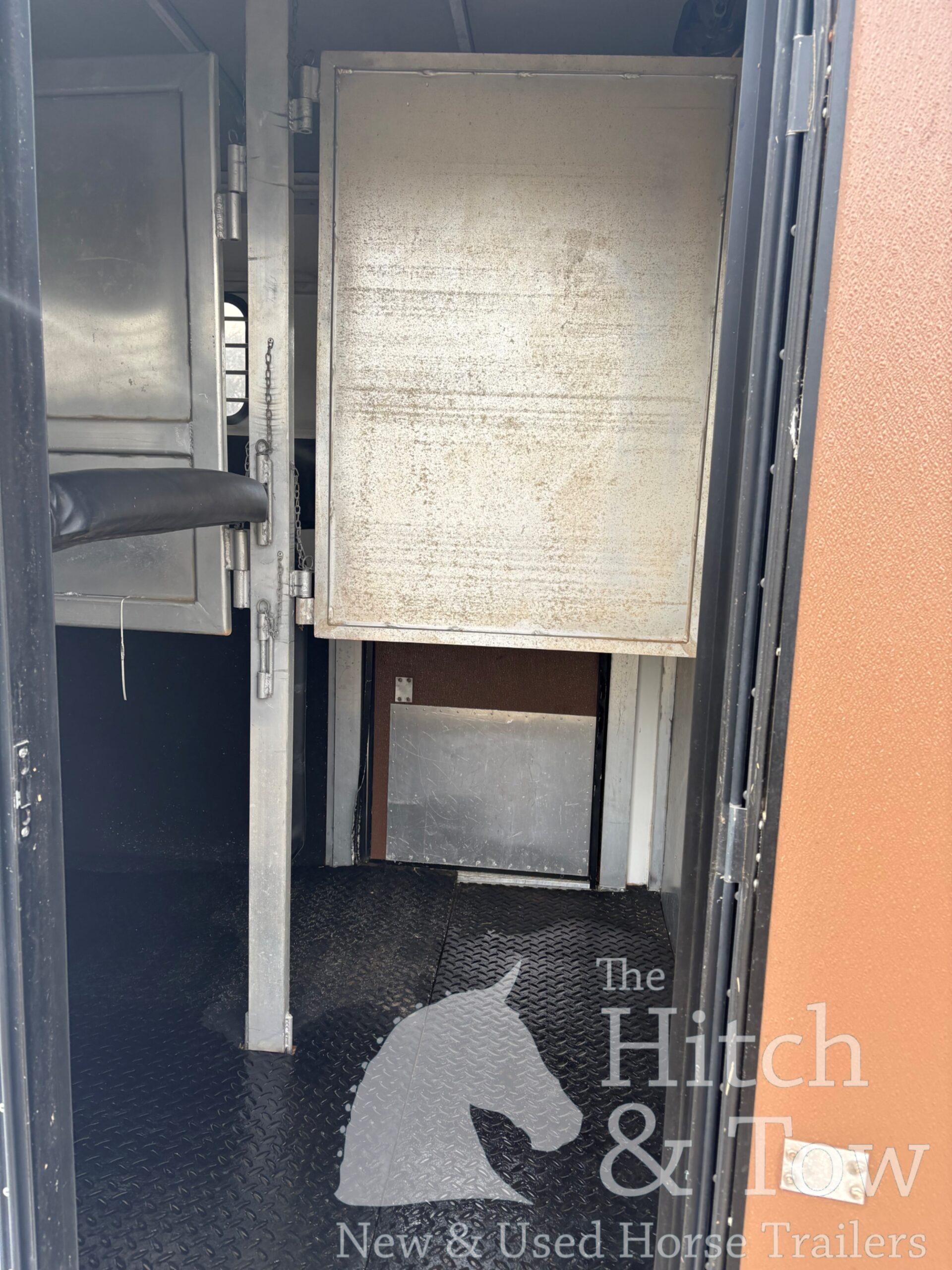 1997 GORE 2 HORSE BUMPER PULL W/ DRESSING ROOM! $6,900