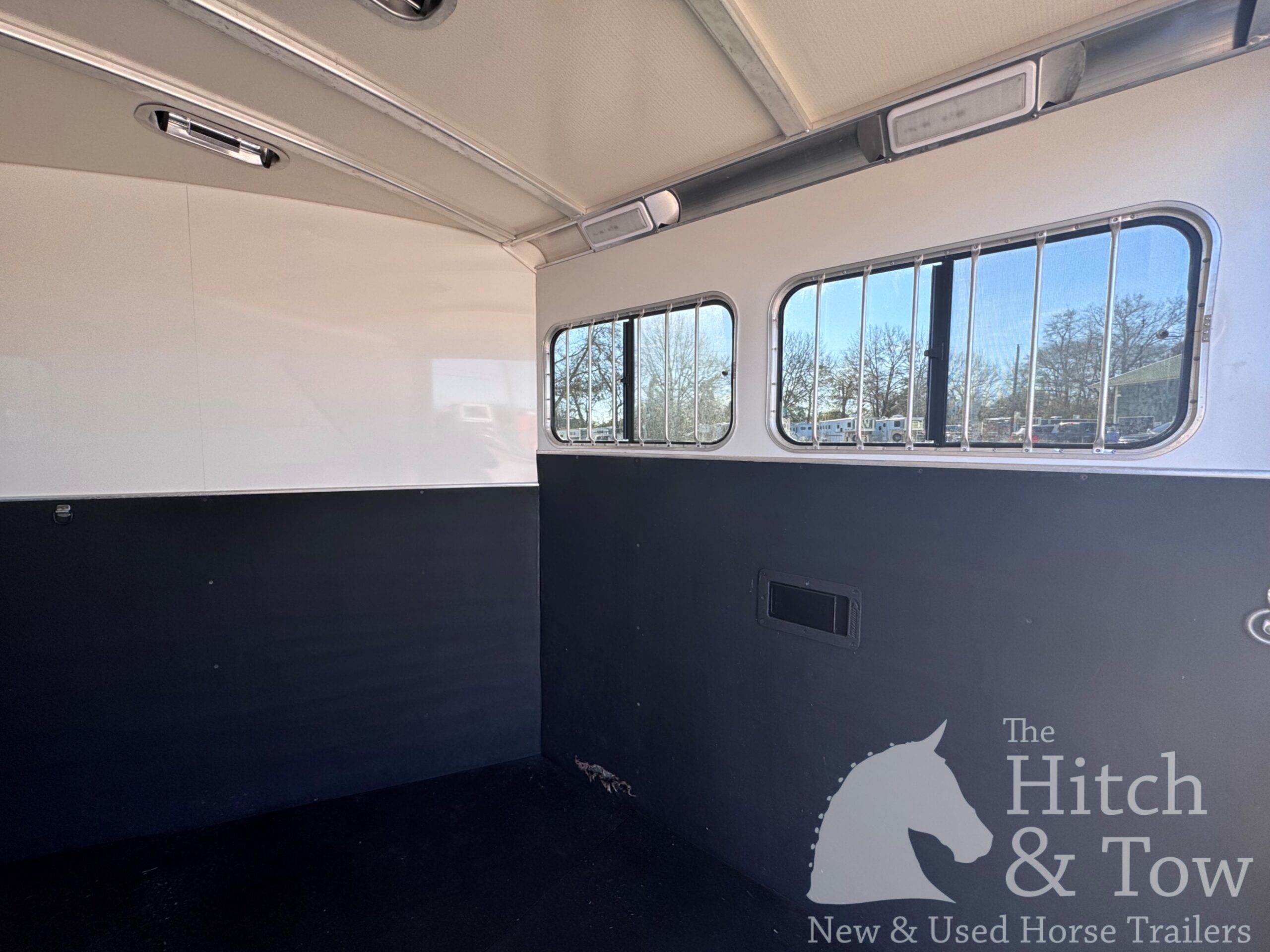 2019 CIMARRON 2 HORSE SLANT BUMPER PULL W/ UPGRADES! $22,500