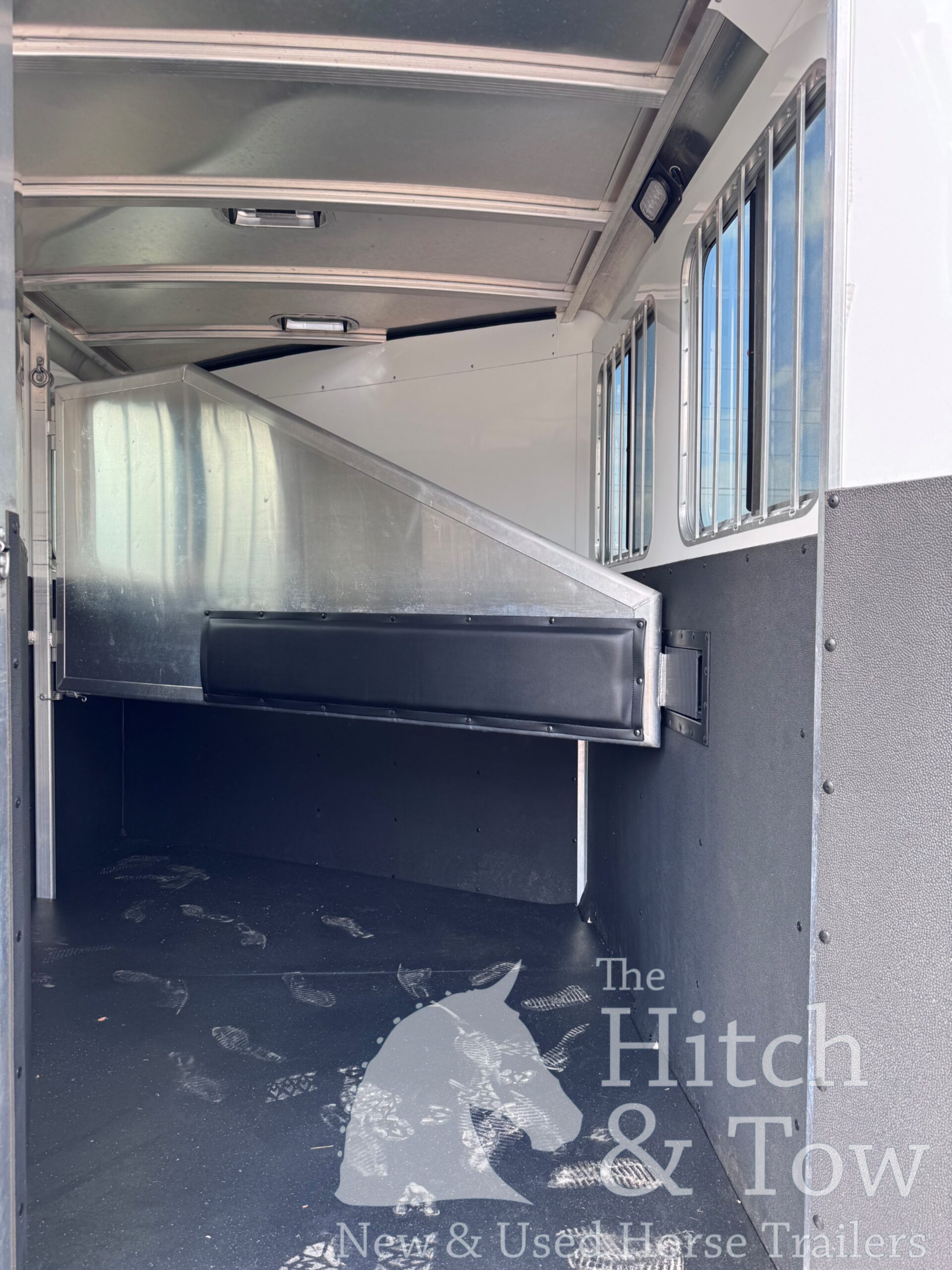 2017 EXISS 2 HORSE SLANT BUMPERPULL TRAILER $17,900