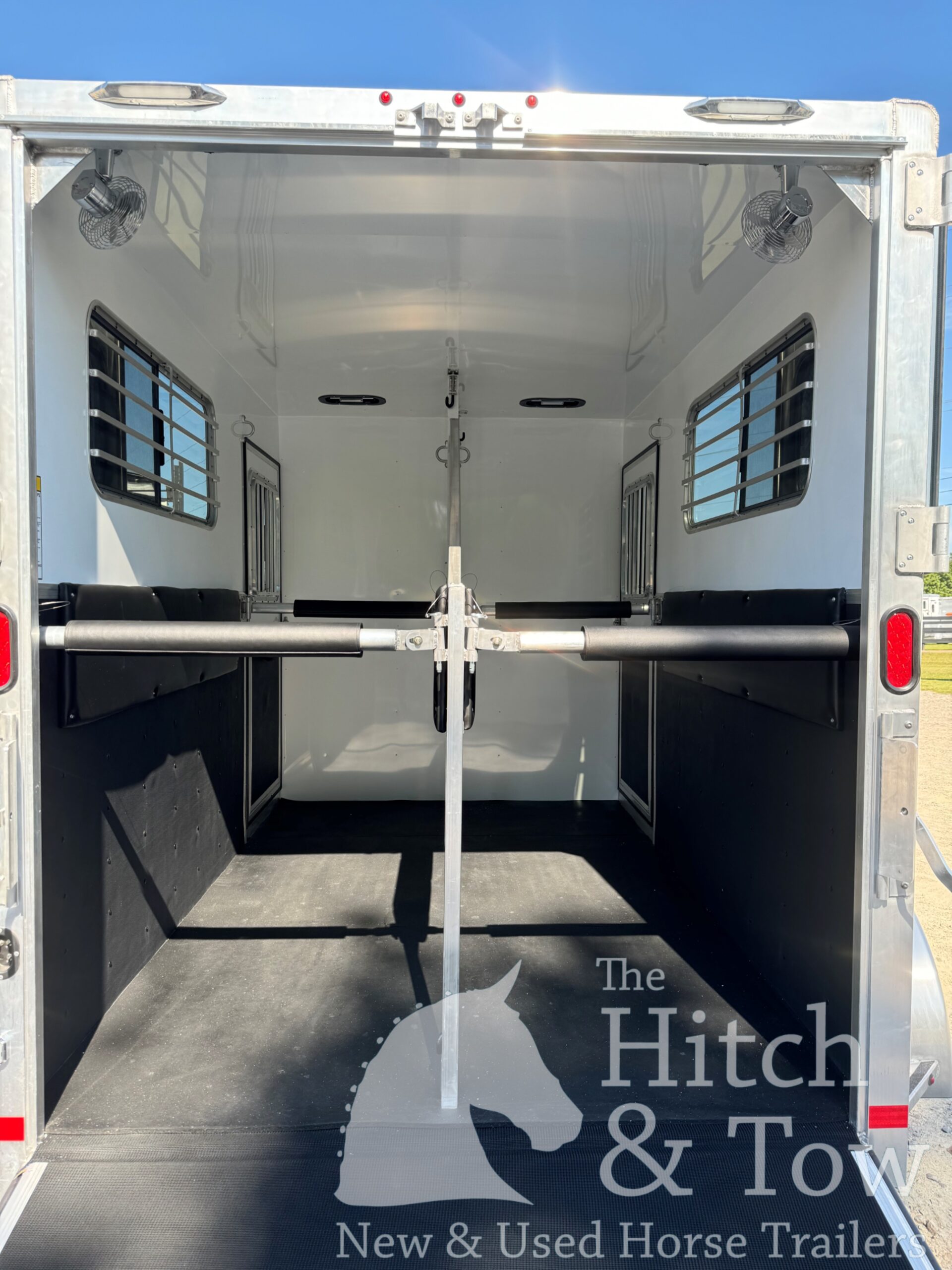 2026 KIEFERBILT KRUISER 2 HORSE BUMPER PULL W/ DRESSING ROOM $21,900