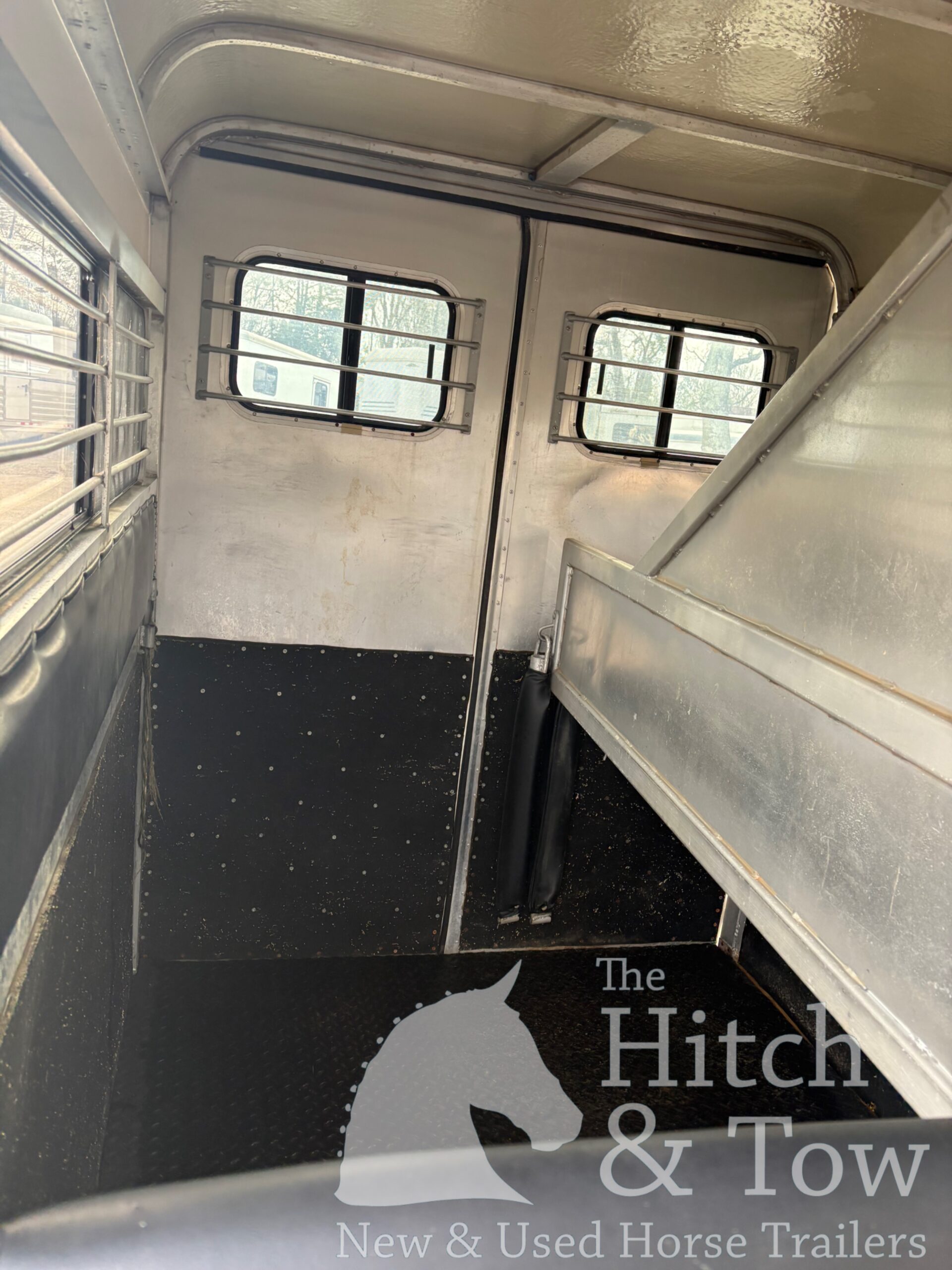 1997 GORE 2 HORSE BUMPER PULL W/ DRESSING ROOM! $6,900