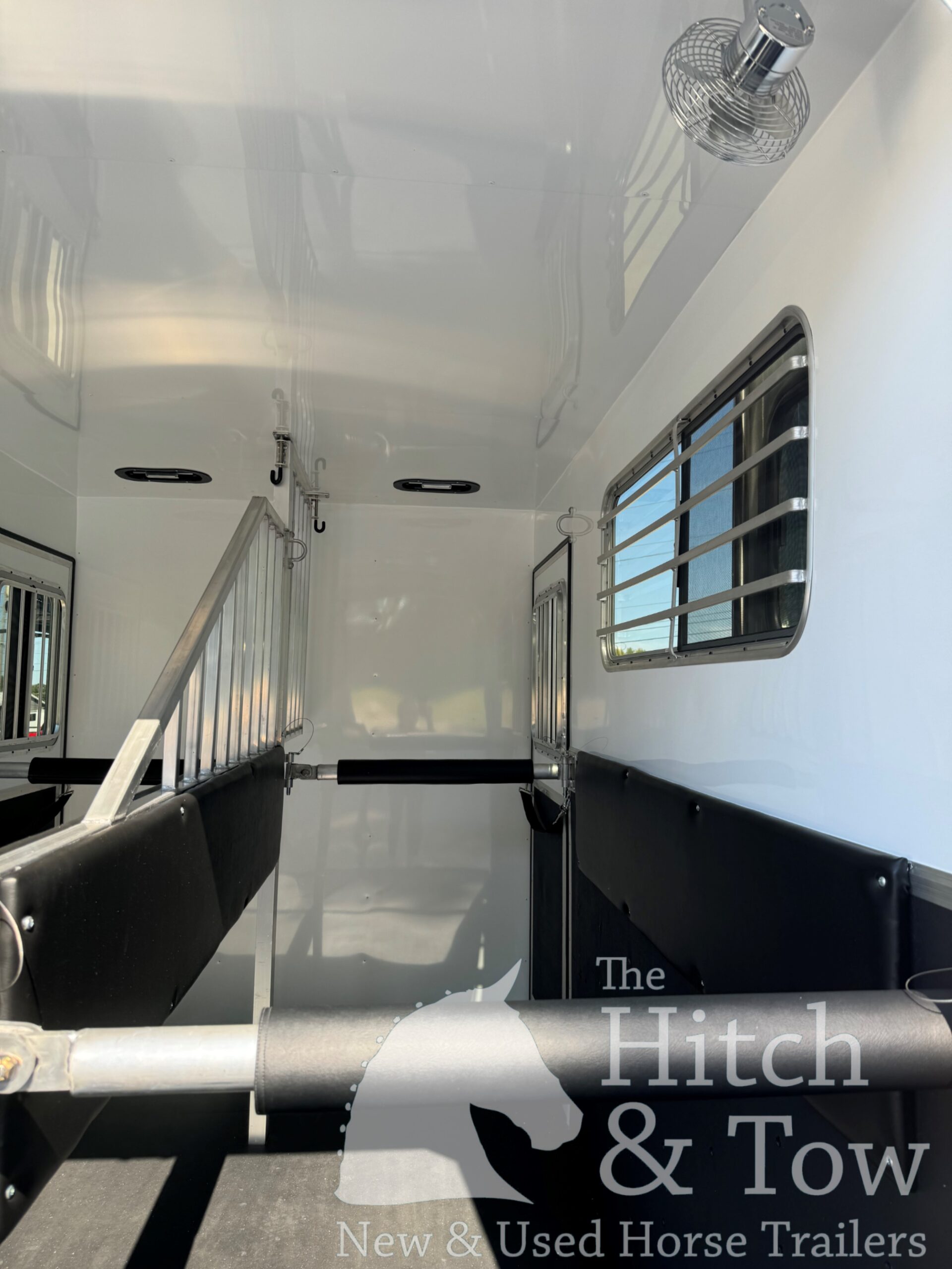 2026 KIEFERBILT KRUISER 2 HORSE BUMPER PULL W/ DRESSING ROOM $21,900