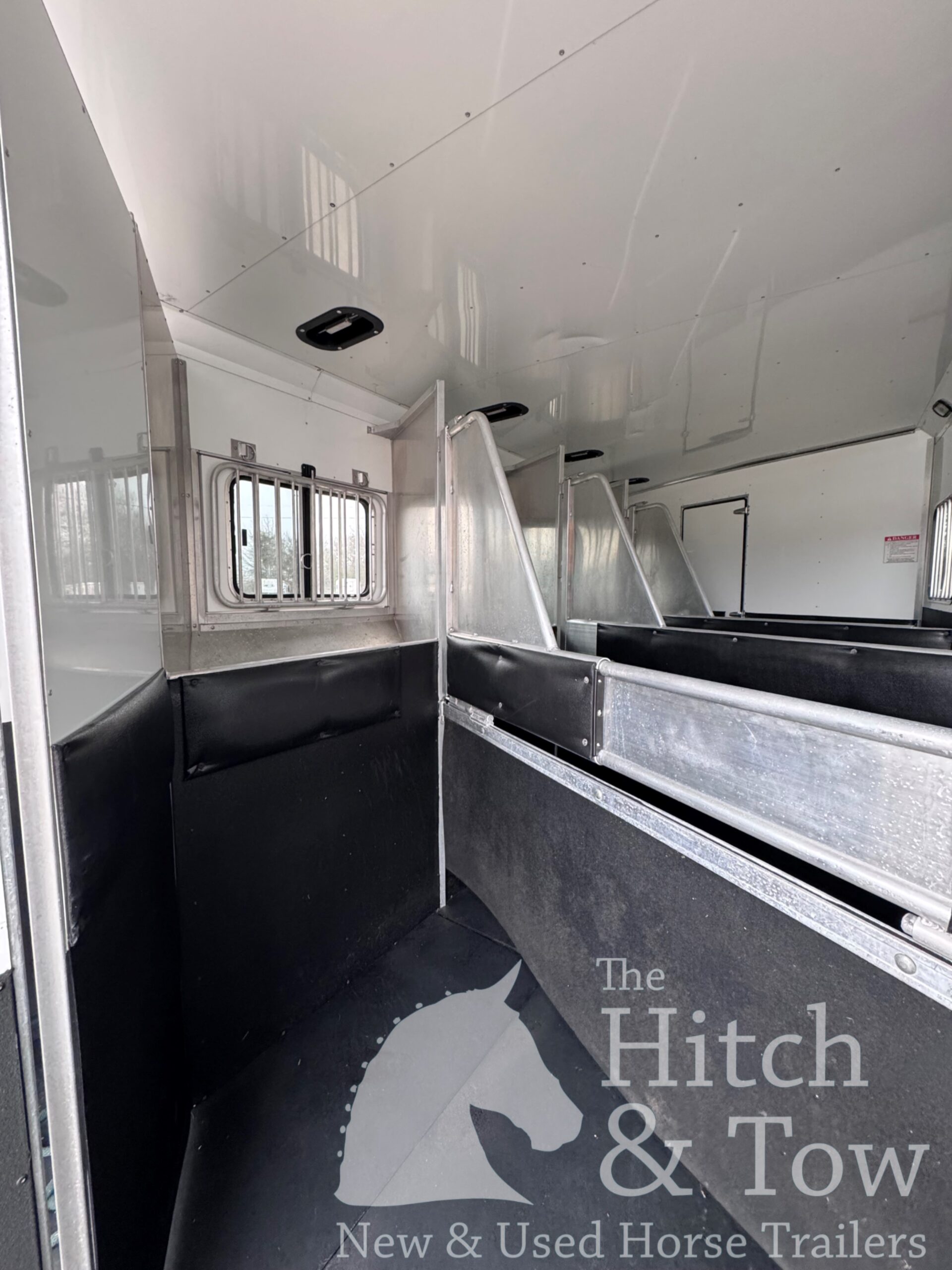 2006 SUNDOWNER 4 HORSE SLANT LOAD W/ 18′ LIVING QUARTERS TRAILER W/ UPGRADES $69,900