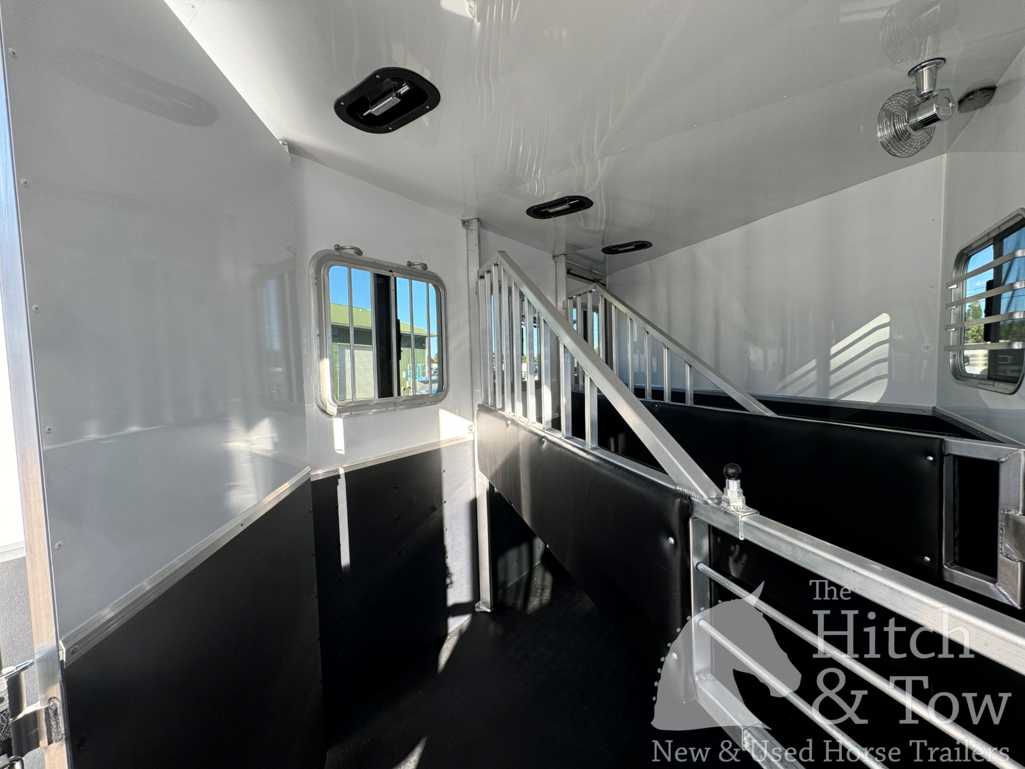 2026 KIEFERBILT 3 HORSE SLANT BUMPER PULL W/ DRESSING ROOM $25,500