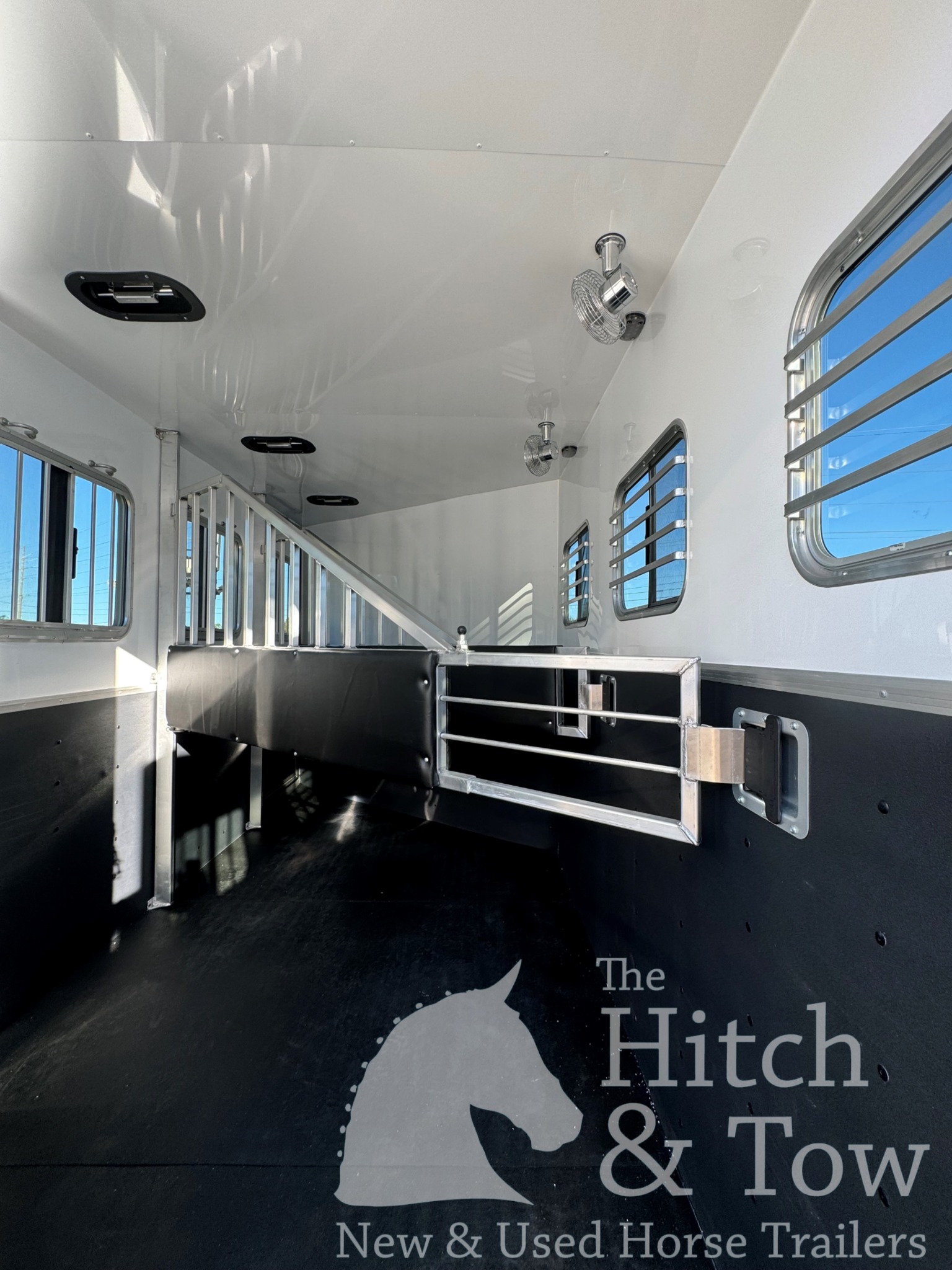 2026 KIEFERBILT 3 HORSE SLANT BUMPER PULL W/ DRESSING ROOM $25,500