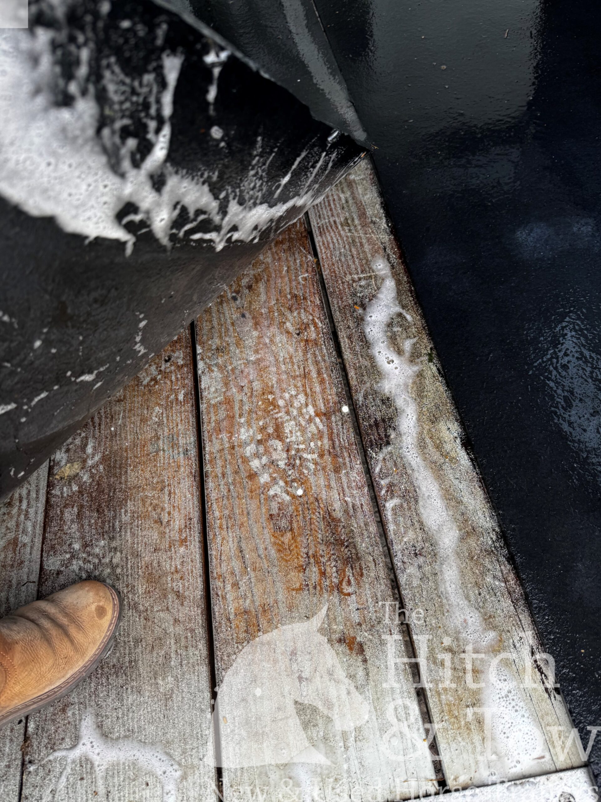 1999 HAWK 2 HORSE BUMPER PULL W/ MANGERS $7,900