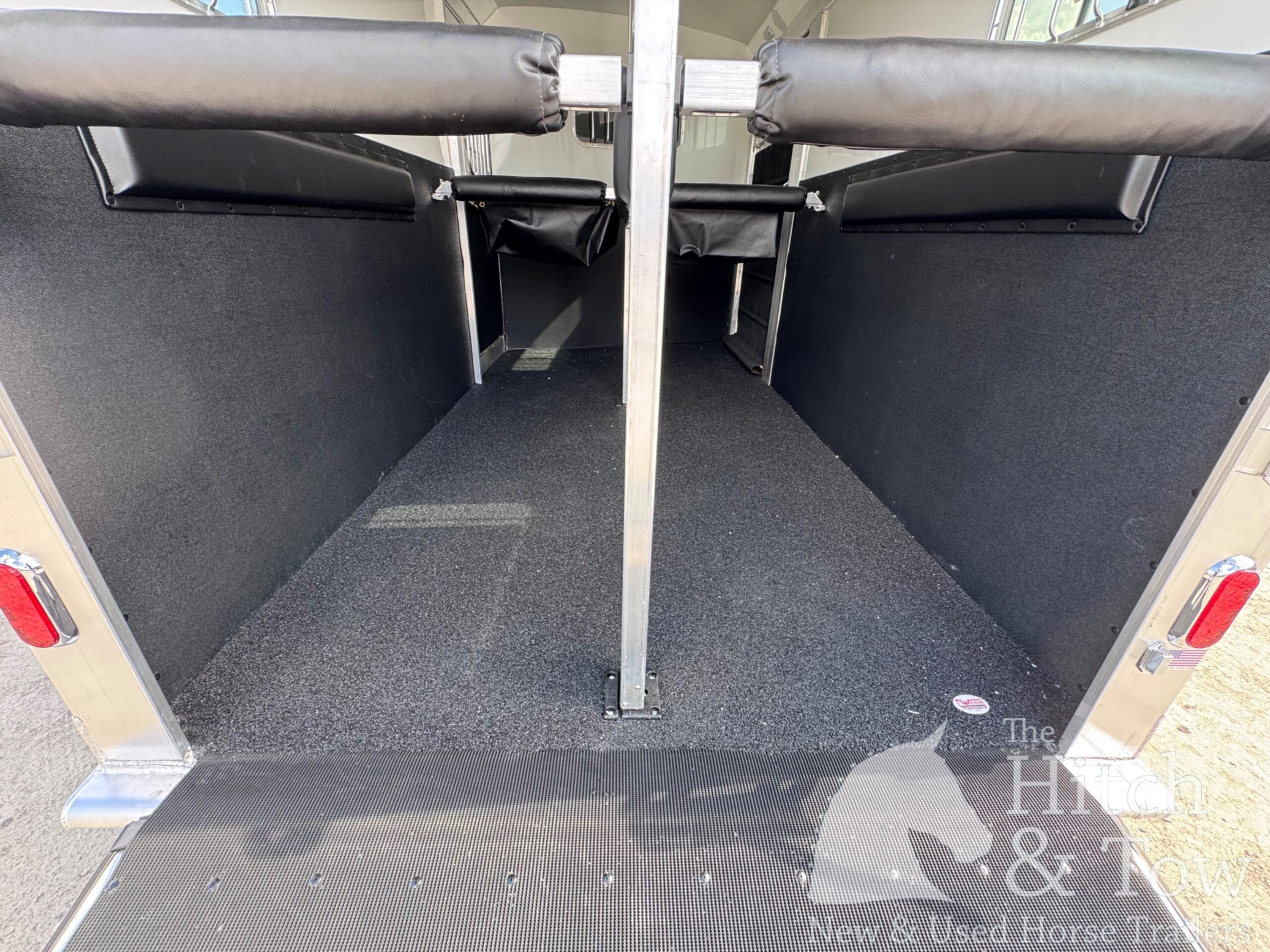 2026 4 STAR 2 HORSE STRAIGHT LOAD BUMPER PULL W/ SIDE RAMP! $44,900