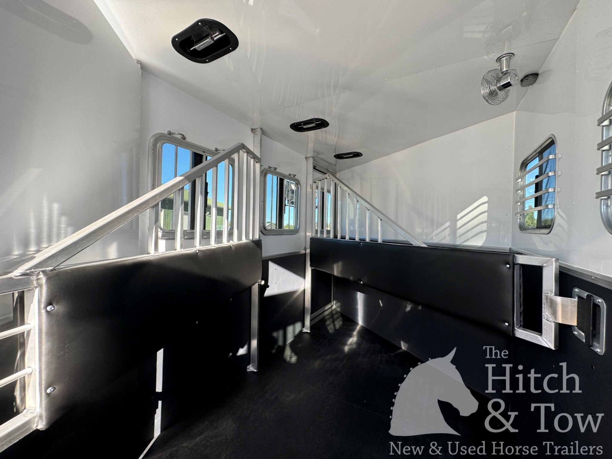 2026 KIEFERBILT 3 HORSE SLANT BUMPER PULL W/ DRESSING ROOM $25,500