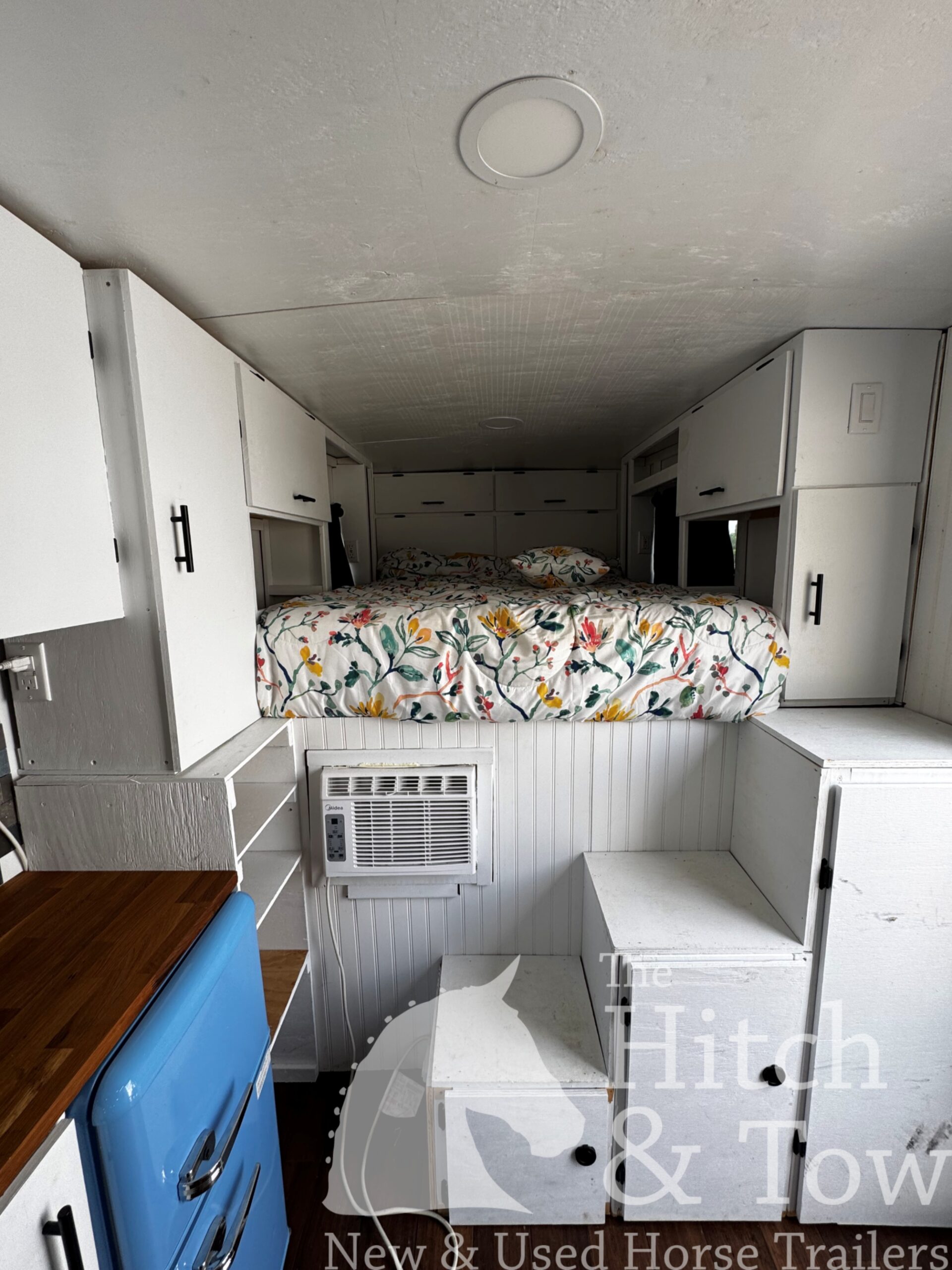 1994 FEATHERLTE 2 HORSE SLANT GOOSENECK W/ WEEKENDER! $10,500