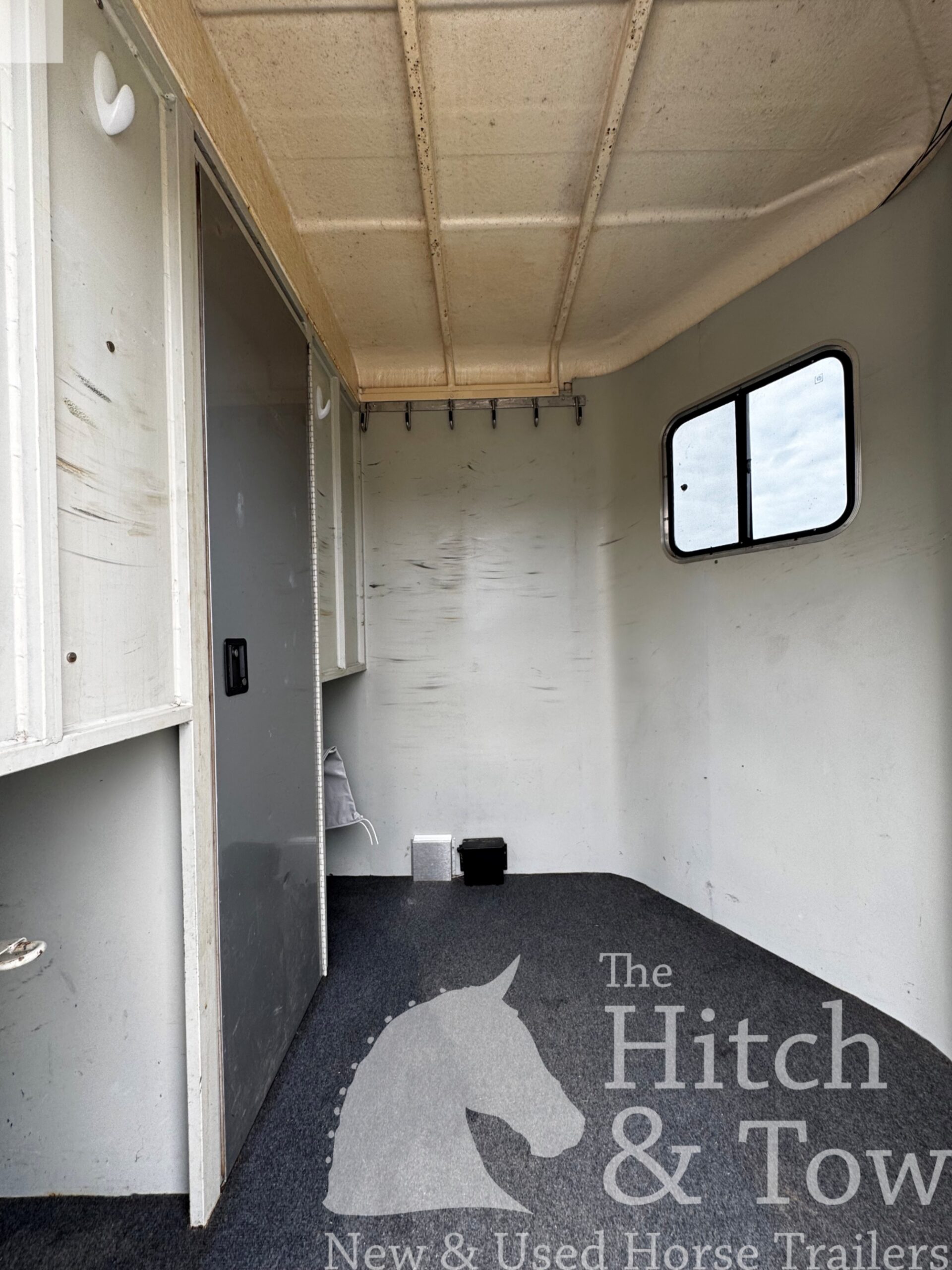 1999 HAWK 2 HORSE BUMPER PULL W/ MANGERS $7,900