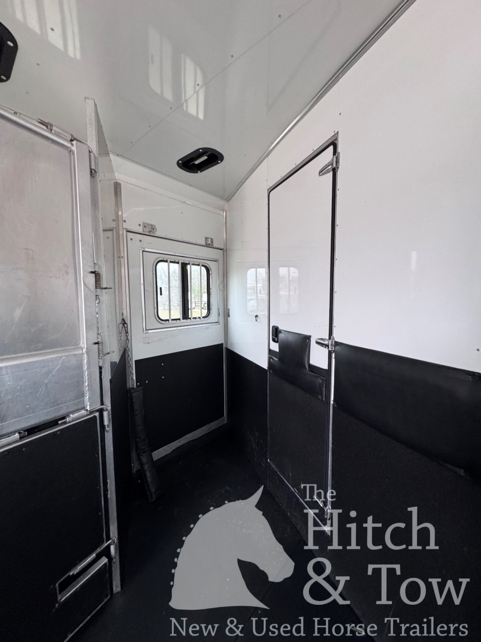 2006 SUNDOWNER 4 HORSE SLANT LOAD W/ 18′ LIVING QUARTERS TRAILER W/ UPGRADES $69,900