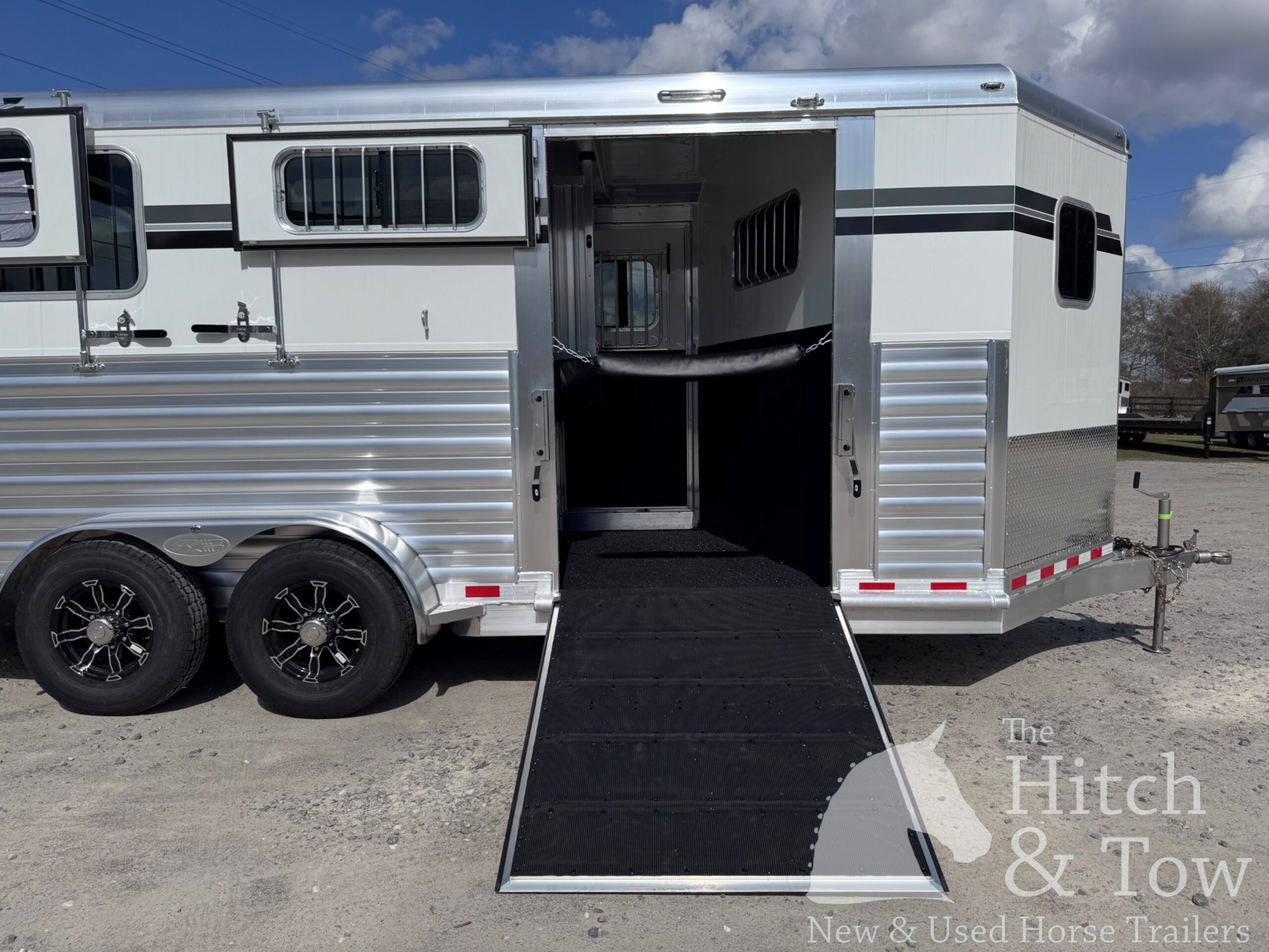 2026 4 STAR 2 HORSE STRAIGHT LOAD BUMPER PULL W/ SIDE RAMP! $44,900