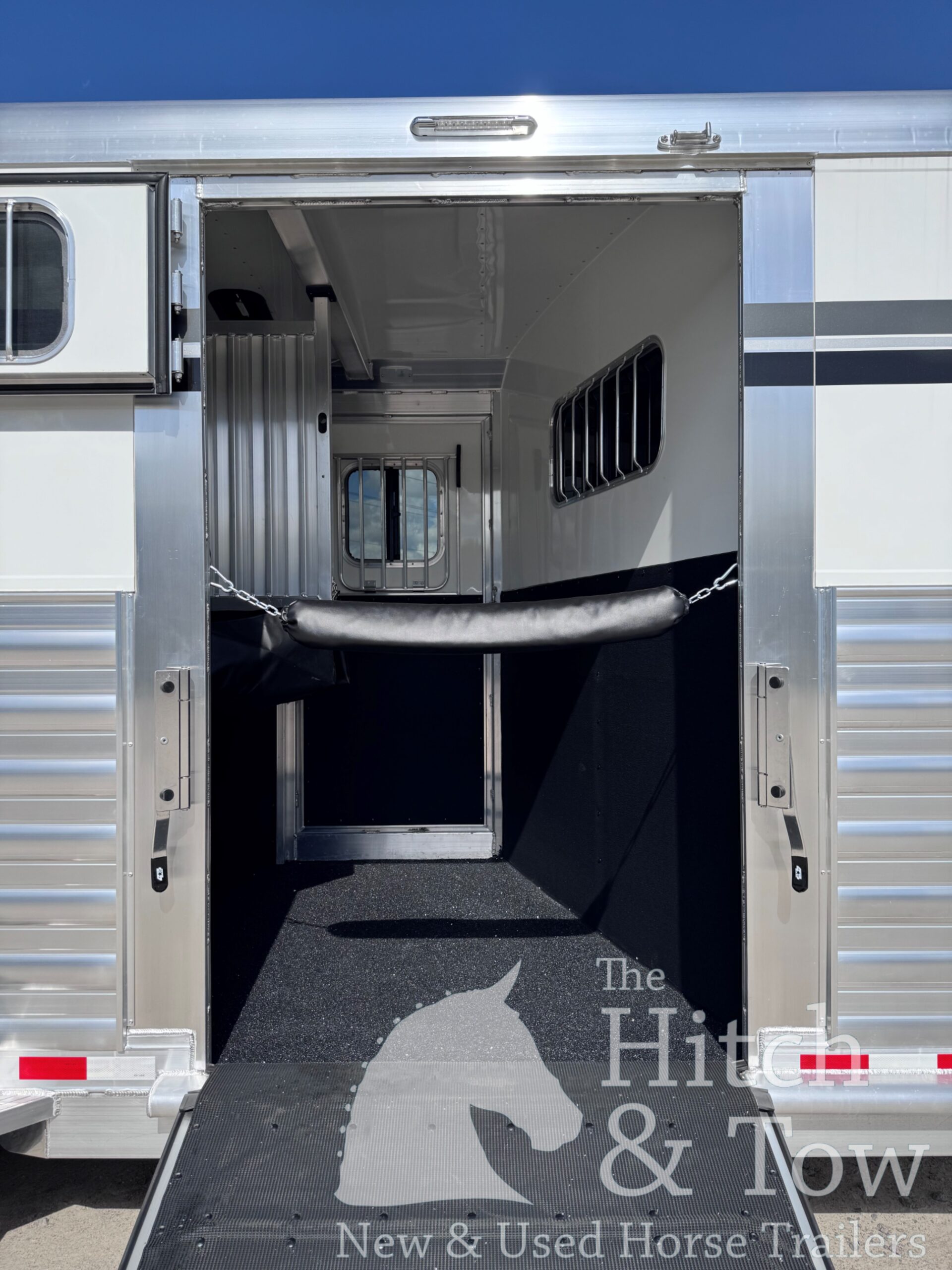 2026 4 STAR 2 HORSE STRAIGHT LOAD BUMPER PULL W/ SIDE RAMP! $44,900