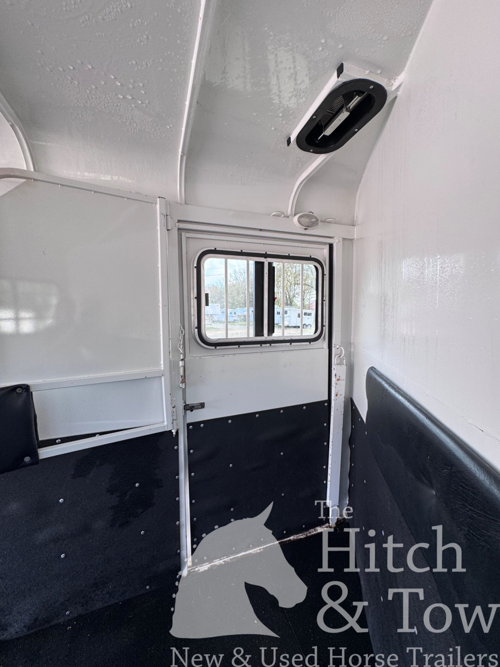 2019 Bee 4 HORSE SLANT LOAD GOOSENECK w/ DRESSING ROOM! $15,500