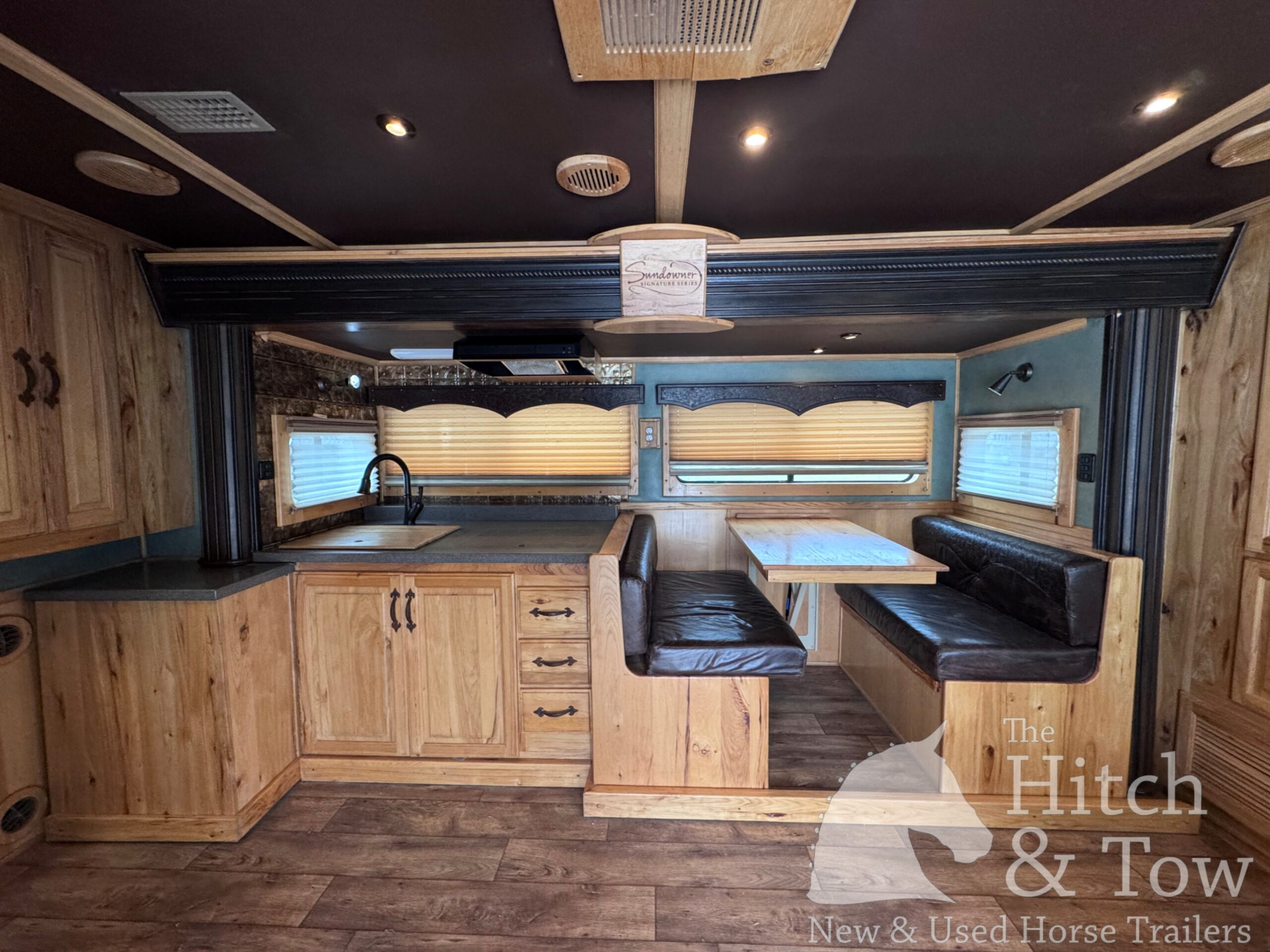 2006 SUNDOWNER 4 HORSE SLANT LOAD W/ 18′ LIVING QUARTERS TRAILER W/ UPGRADES $69,900