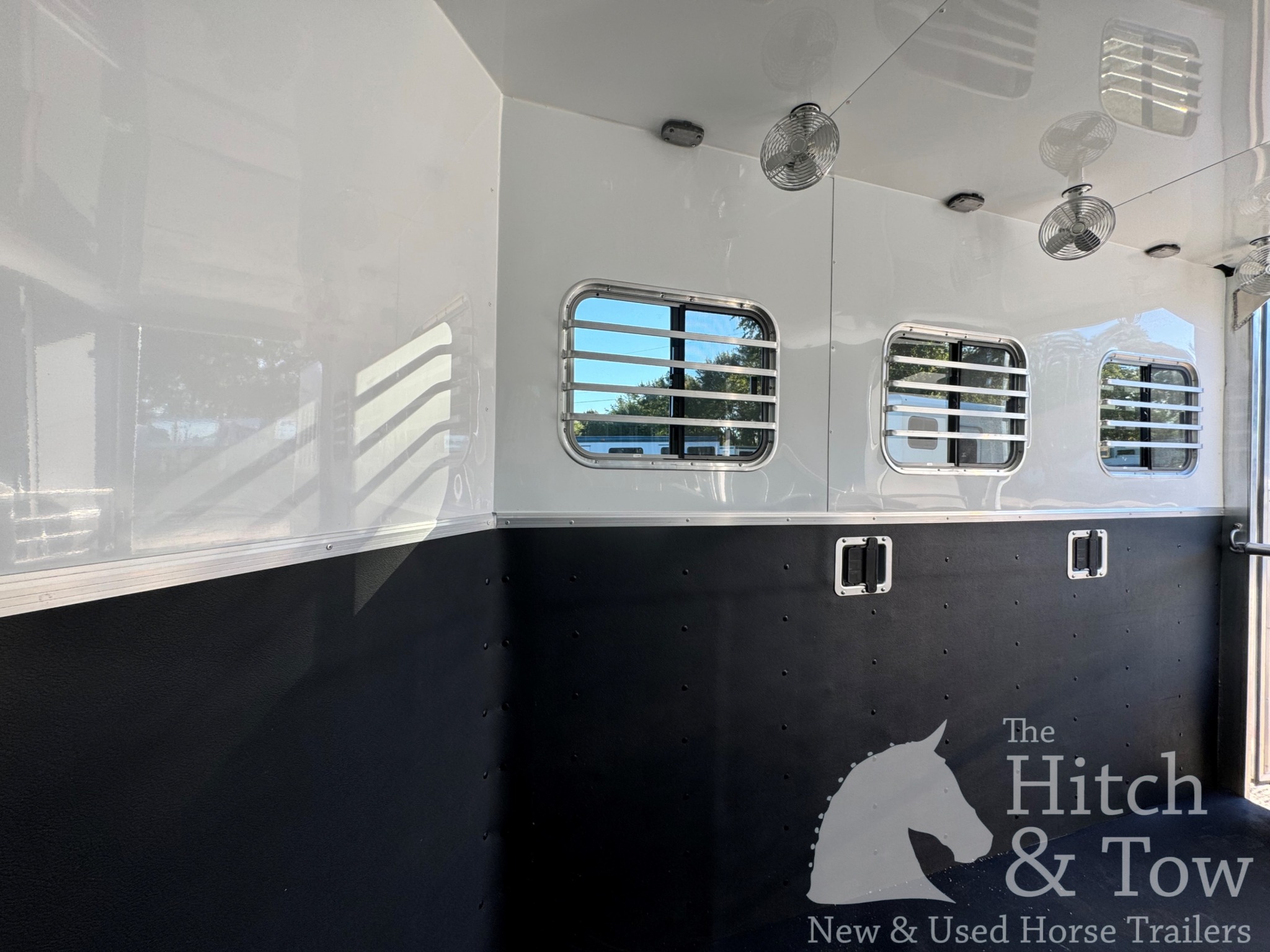 2026 KIEFERBILT 3 HORSE SLANT BUMPER PULL W/ DRESSING ROOM $25,500