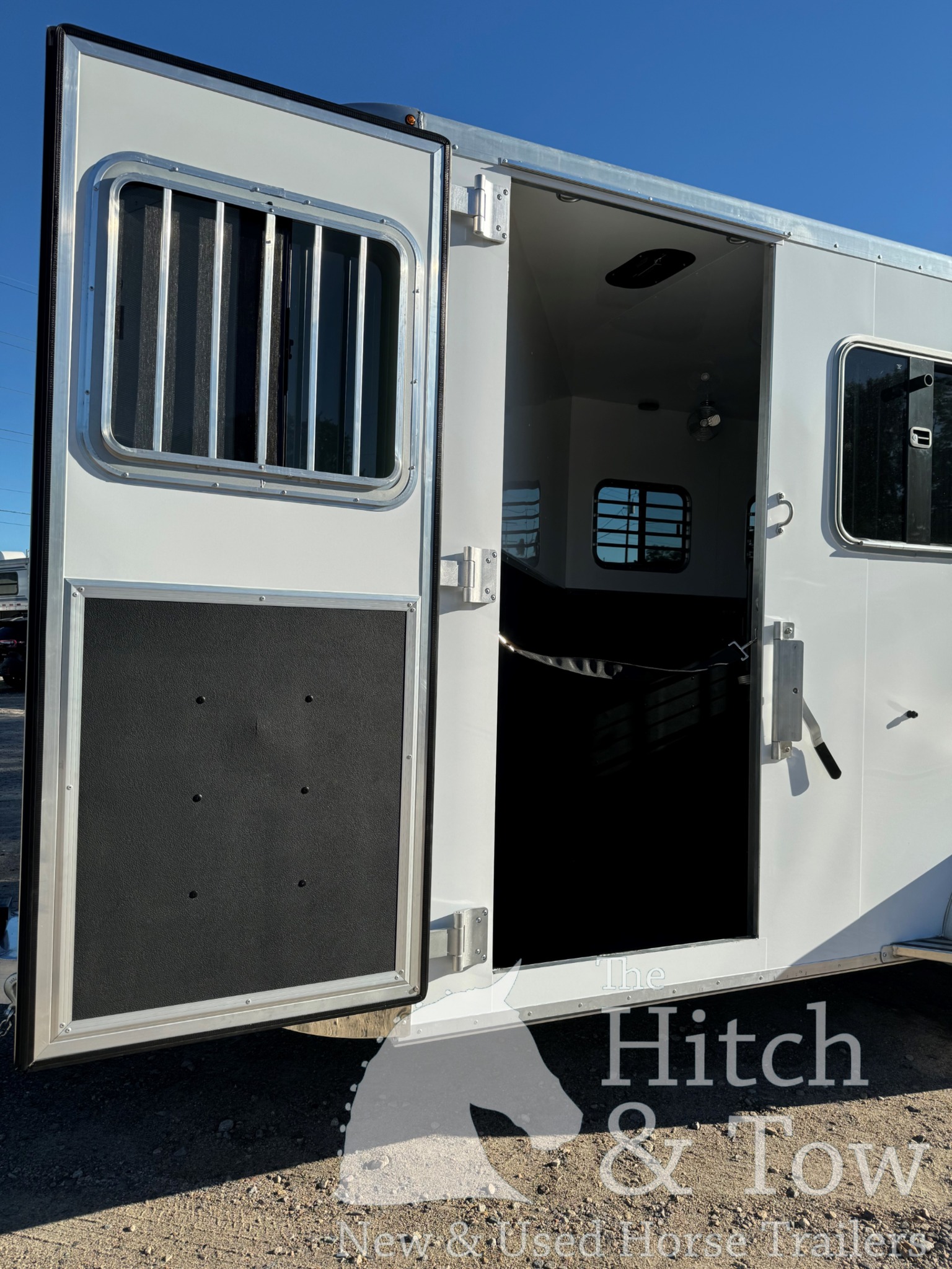 2026 KIEFERBILT 3 HORSE SLANT BUMPER PULL W/ DRESSING ROOM $25,500