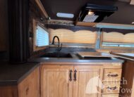 2006 SUNDOWNER 4 HORSE SLANT LOAD W/ 18′ LIVING QUARTERS TRAILER W/ UPGRADES $69,900