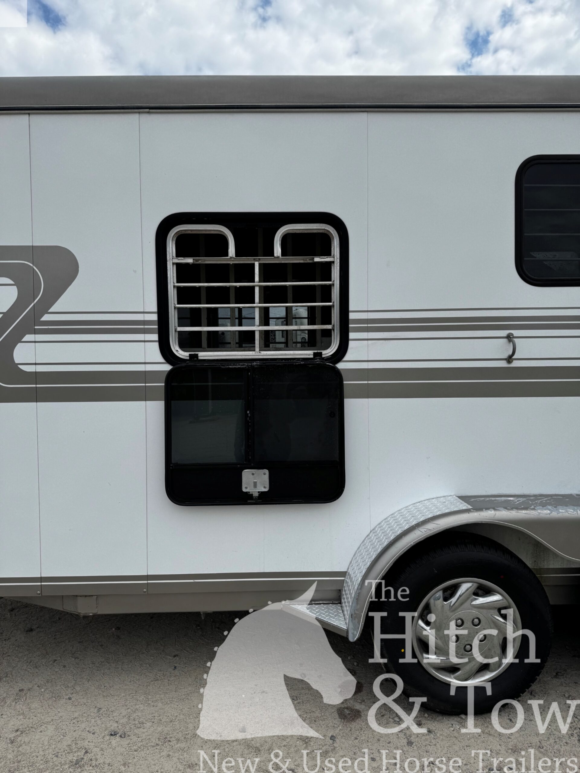 1999 HAWK 2 HORSE BUMPER PULL W/ MANGERS $7,900