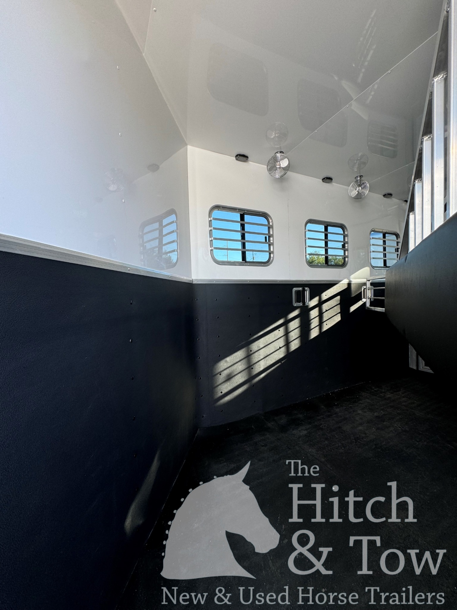 2026 KIEFERBILT 3 HORSE SLANT BUMPER PULL W/ DRESSING ROOM $25,500