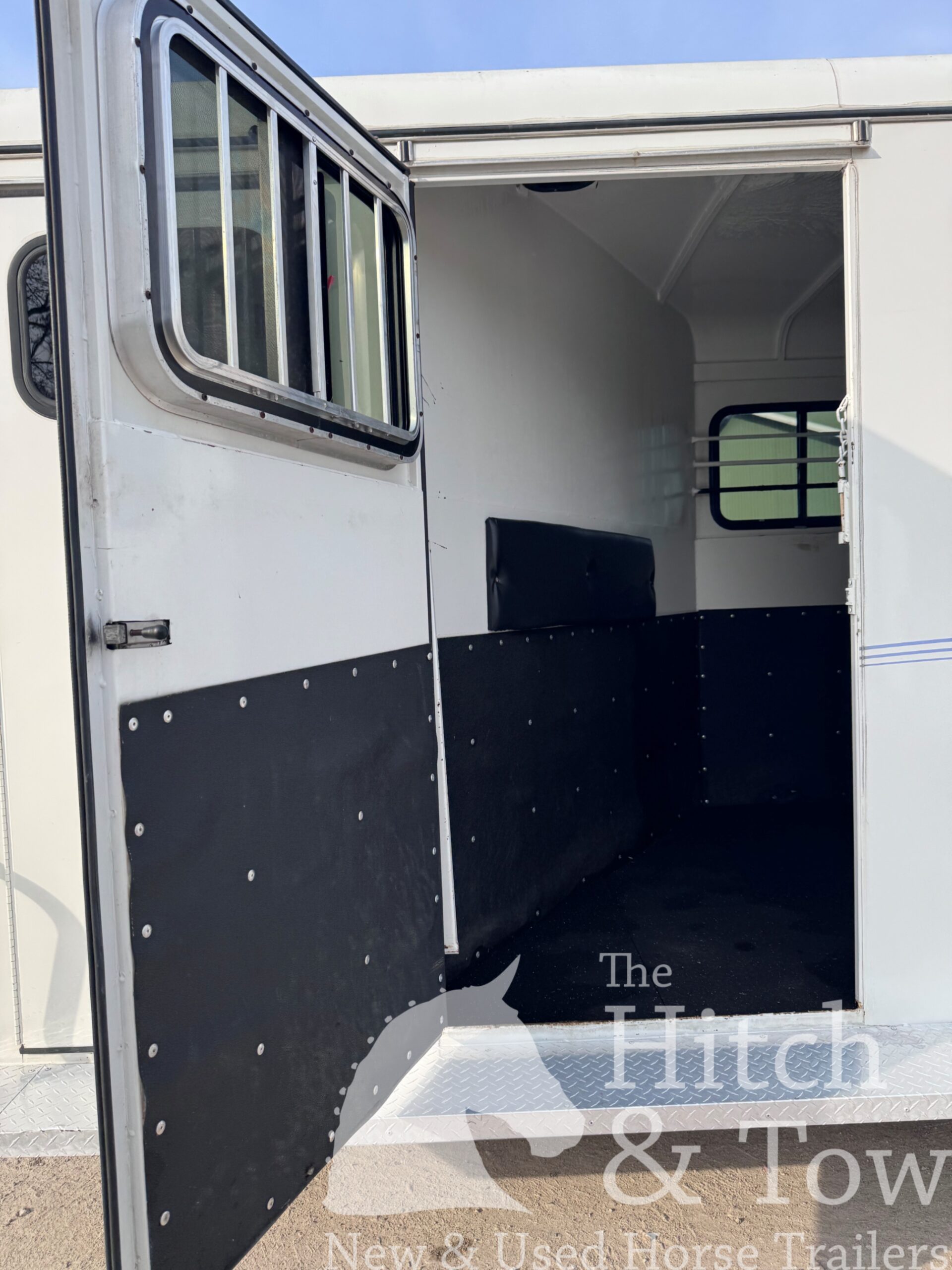2019 Bee 4 HORSE SLANT LOAD GOOSENECK w/ DRESSING ROOM! $15,500