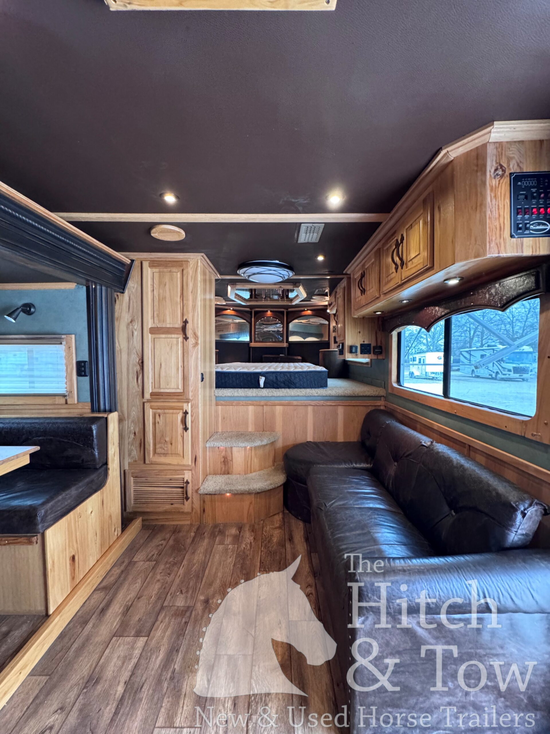 2006 SUNDOWNER 4 HORSE SLANT LOAD W/ 18′ LIVING QUARTERS TRAILER W/ UPGRADES $69,900