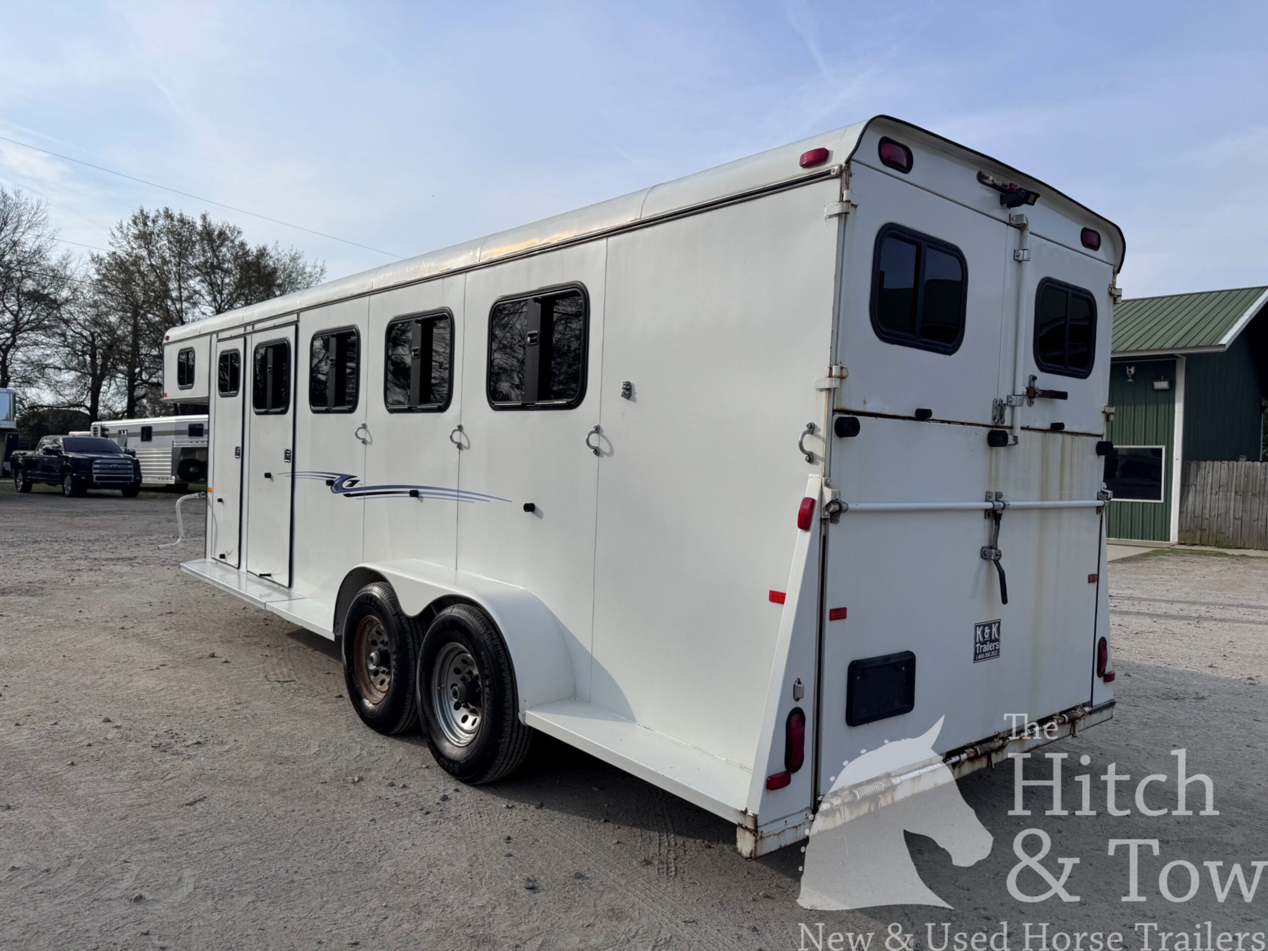 2019 Bee 4 HORSE SLANT LOAD GOOSENECK w/ DRESSING ROOM! $15,500