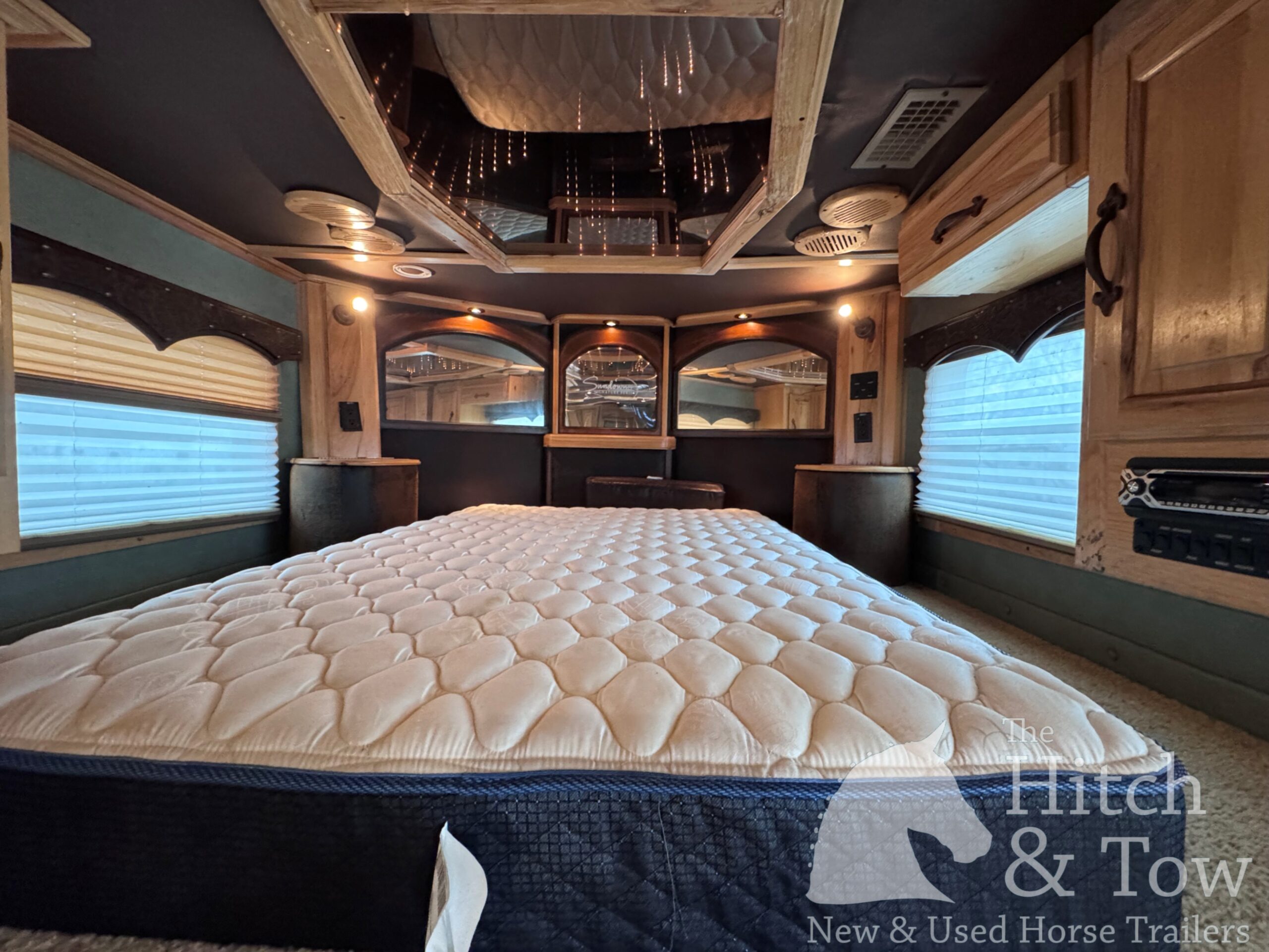 2006 SUNDOWNER 4 HORSE SLANT LOAD W/ 18′ LIVING QUARTERS TRAILER W/ UPGRADES $69,900