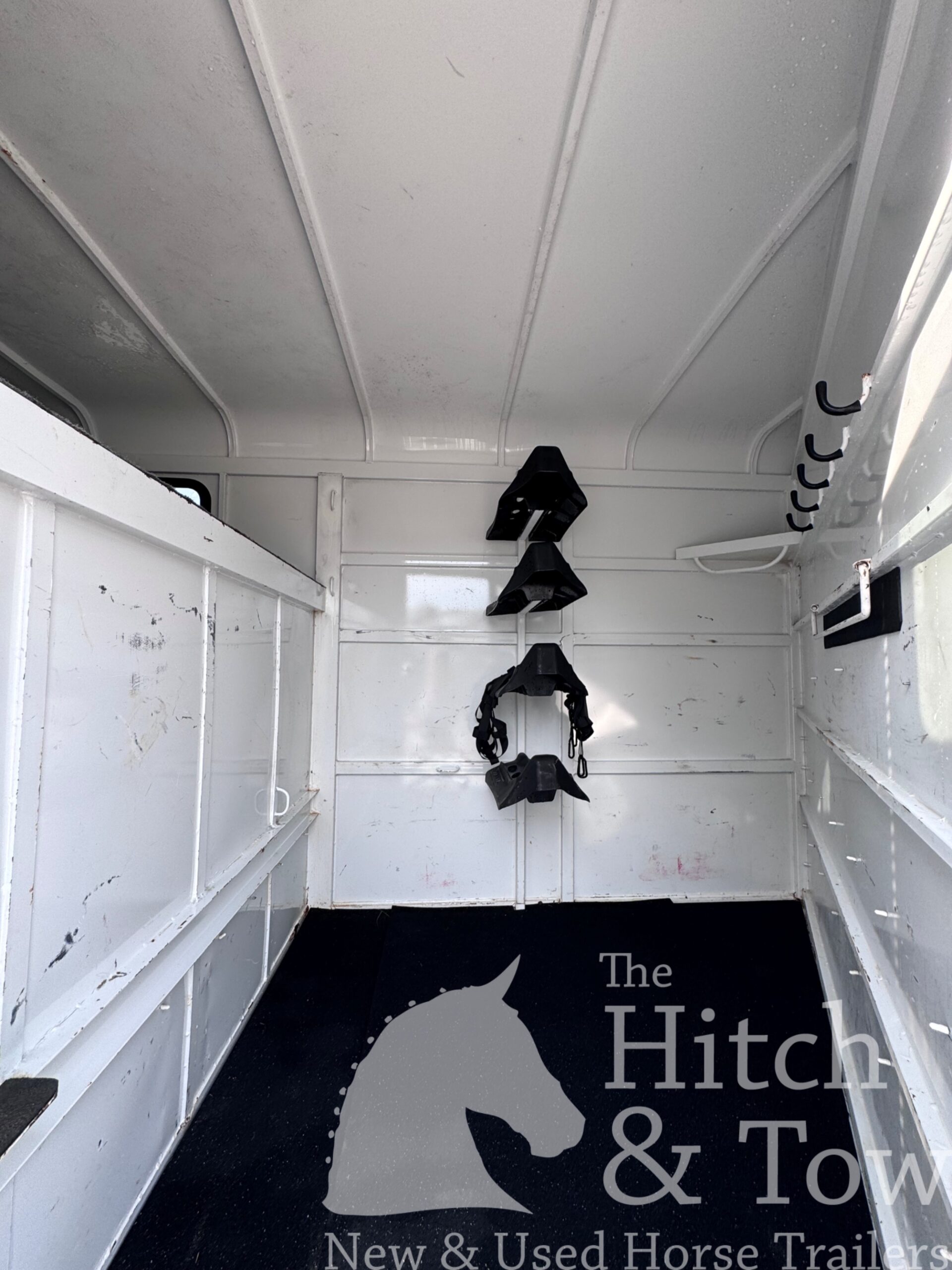 2019 Bee 4 HORSE SLANT LOAD GOOSENECK w/ DRESSING ROOM! $15,500