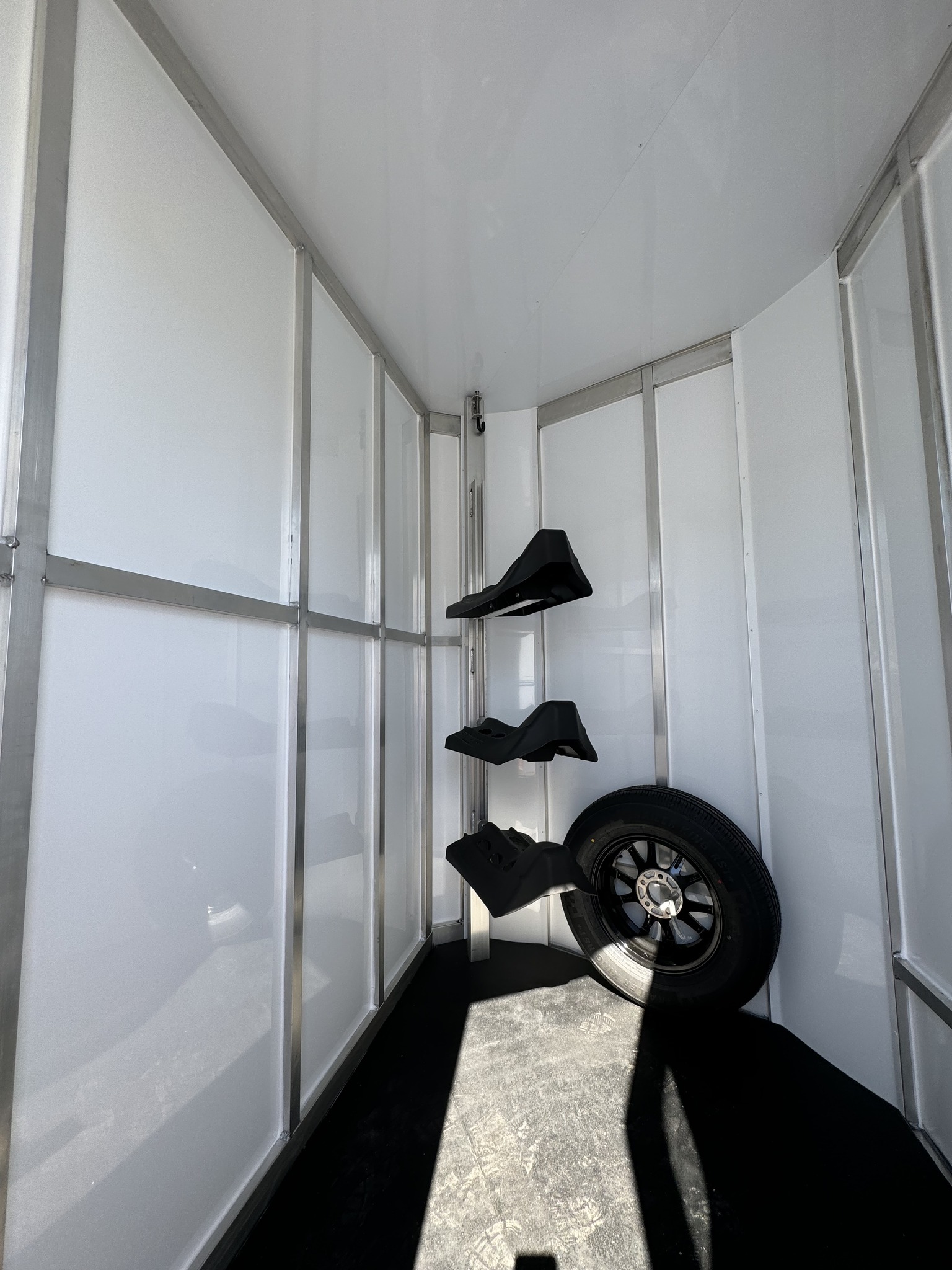 2026 KIEFERBILT 3 HORSE SLANT BUMPER PULL W/ DRESSING ROOM $25,500