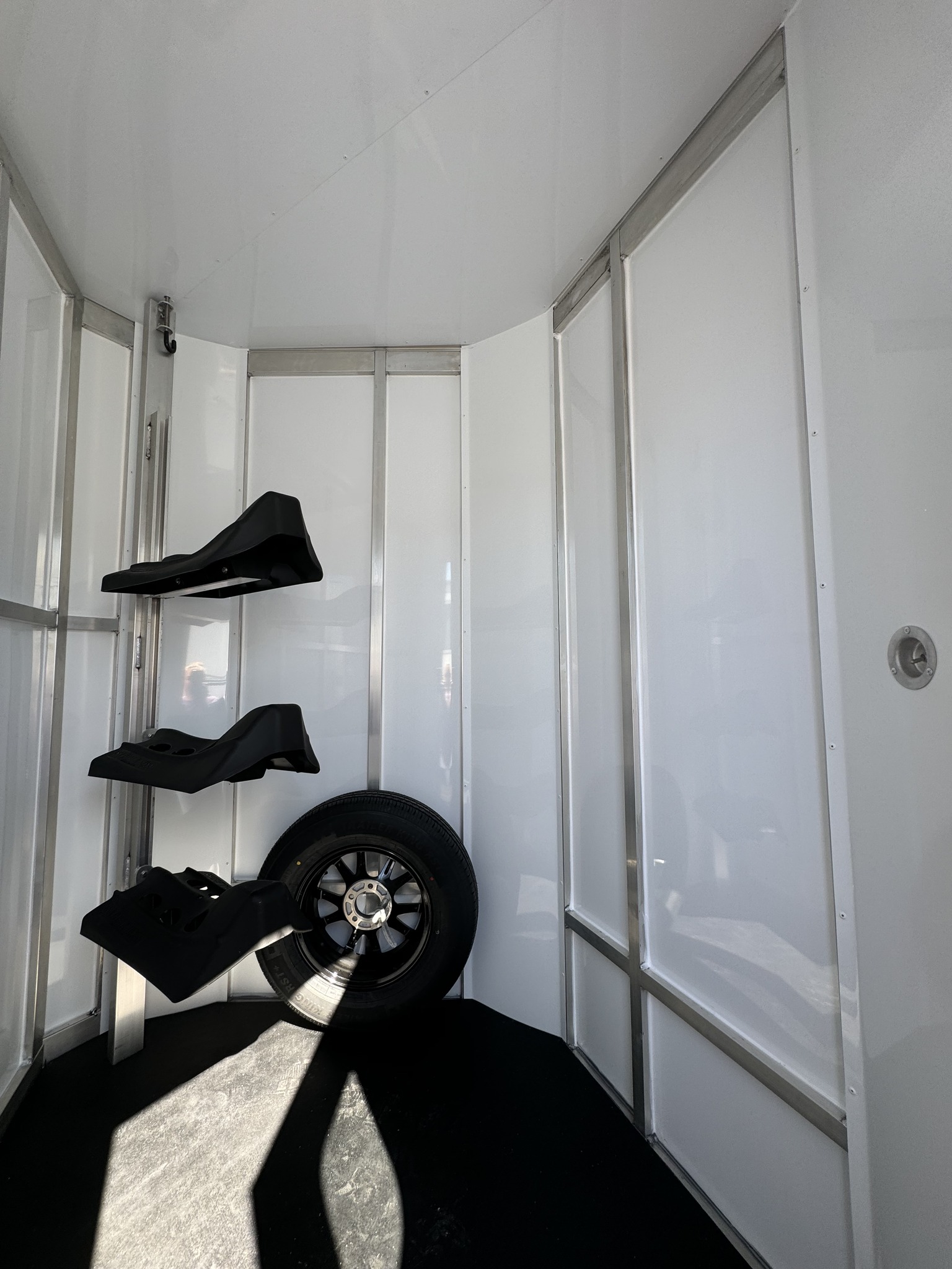 2026 KIEFERBILT 3 HORSE SLANT BUMPER PULL W/ DRESSING ROOM $25,500