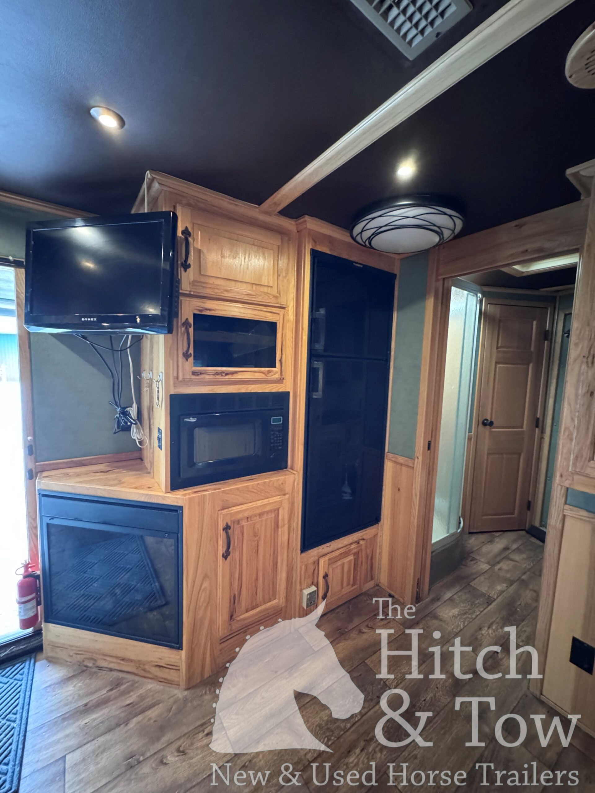 2006 SUNDOWNER 4 HORSE SLANT LOAD W/ 18′ LIVING QUARTERS TRAILER W/ UPGRADES $69,900