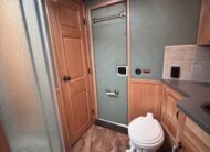 2006 SUNDOWNER 4 HORSE SLANT LOAD W/ 18′ LIVING QUARTERS TRAILER W/ UPGRADES $69,900