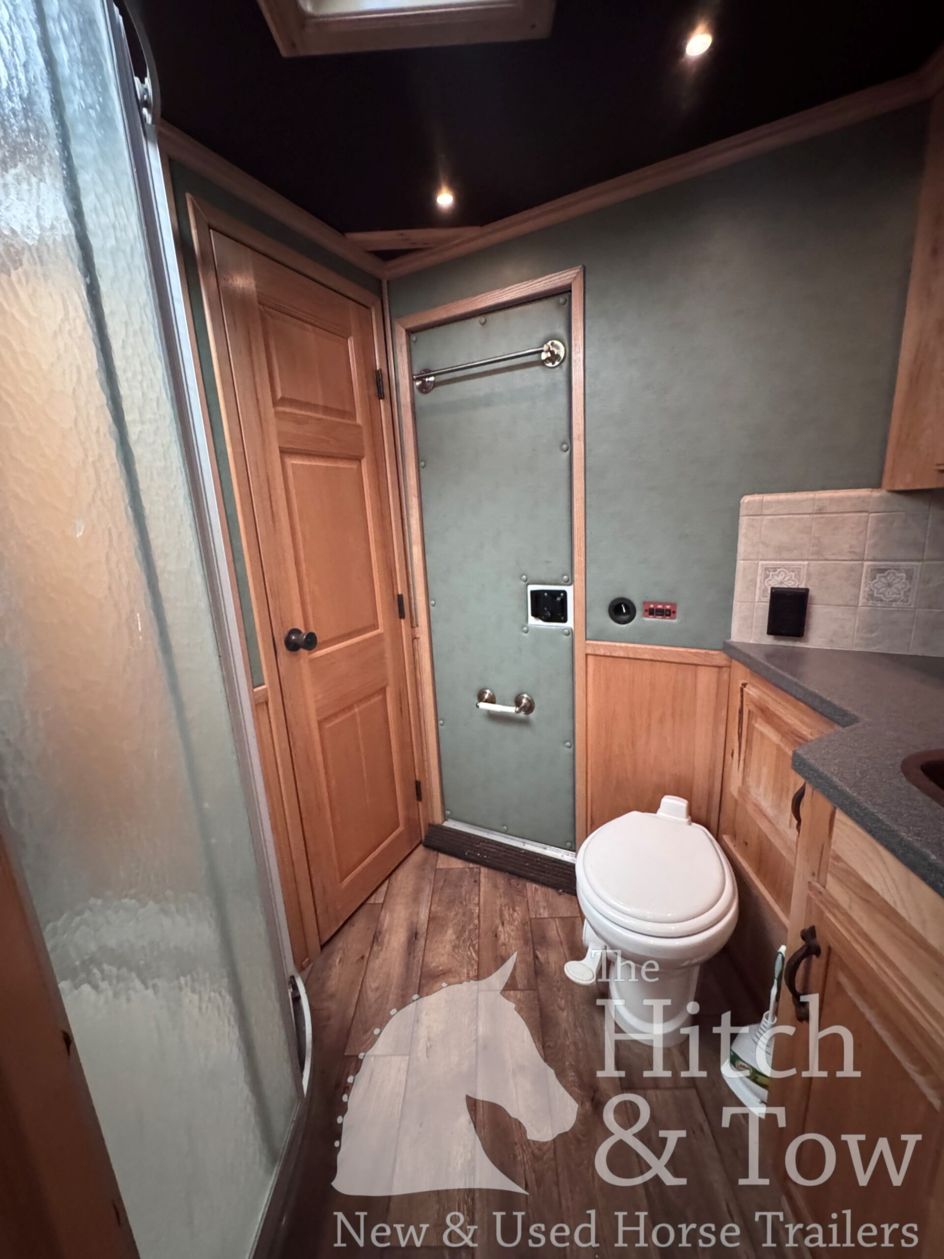 2006 SUNDOWNER 4 HORSE SLANT LOAD W/ 18′ LIVING QUARTERS TRAILER W/ UPGRADES $69,900