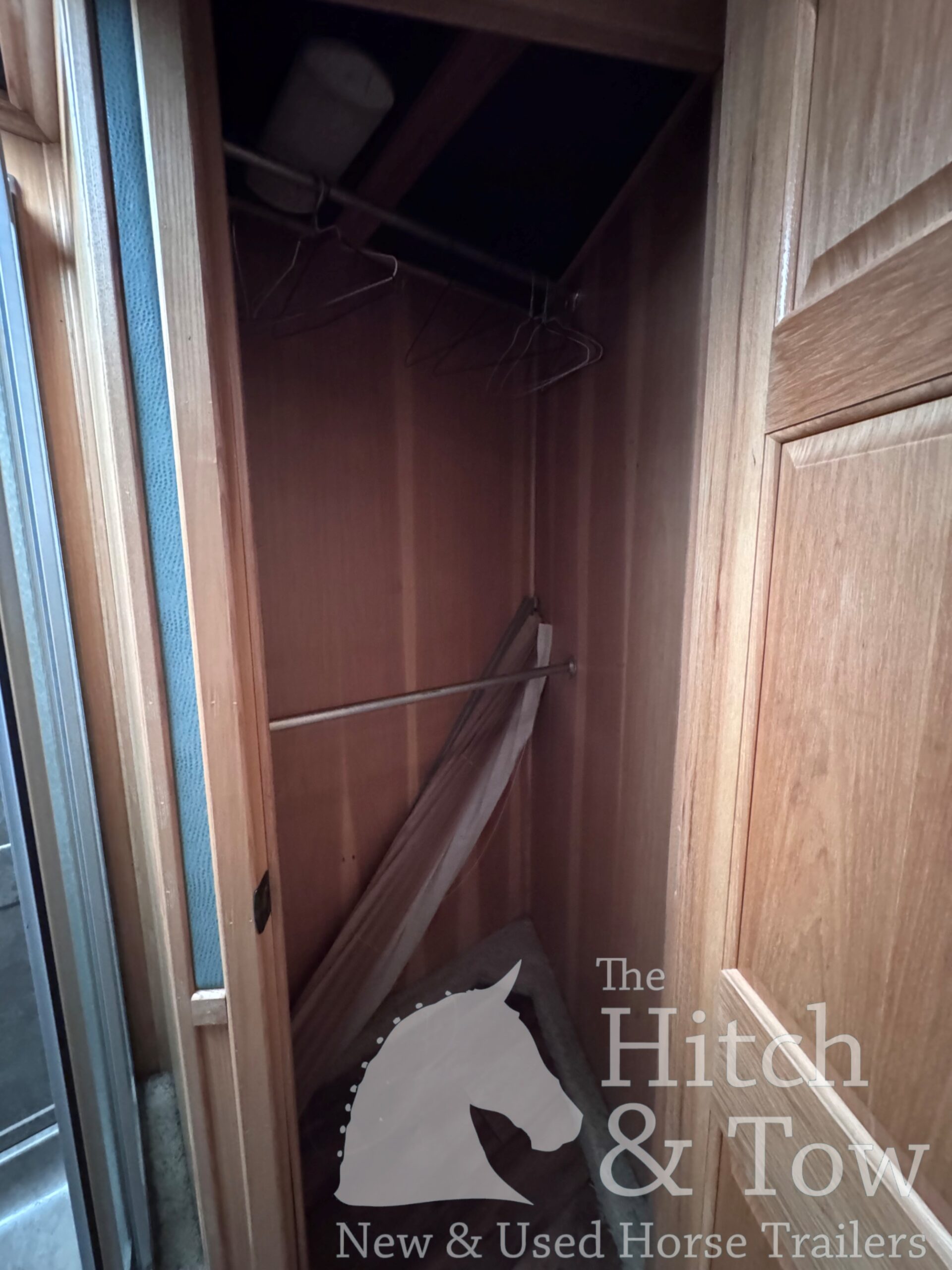 2006 SUNDOWNER 4 HORSE SLANT LOAD W/ 18′ LIVING QUARTERS TRAILER W/ UPGRADES $69,900