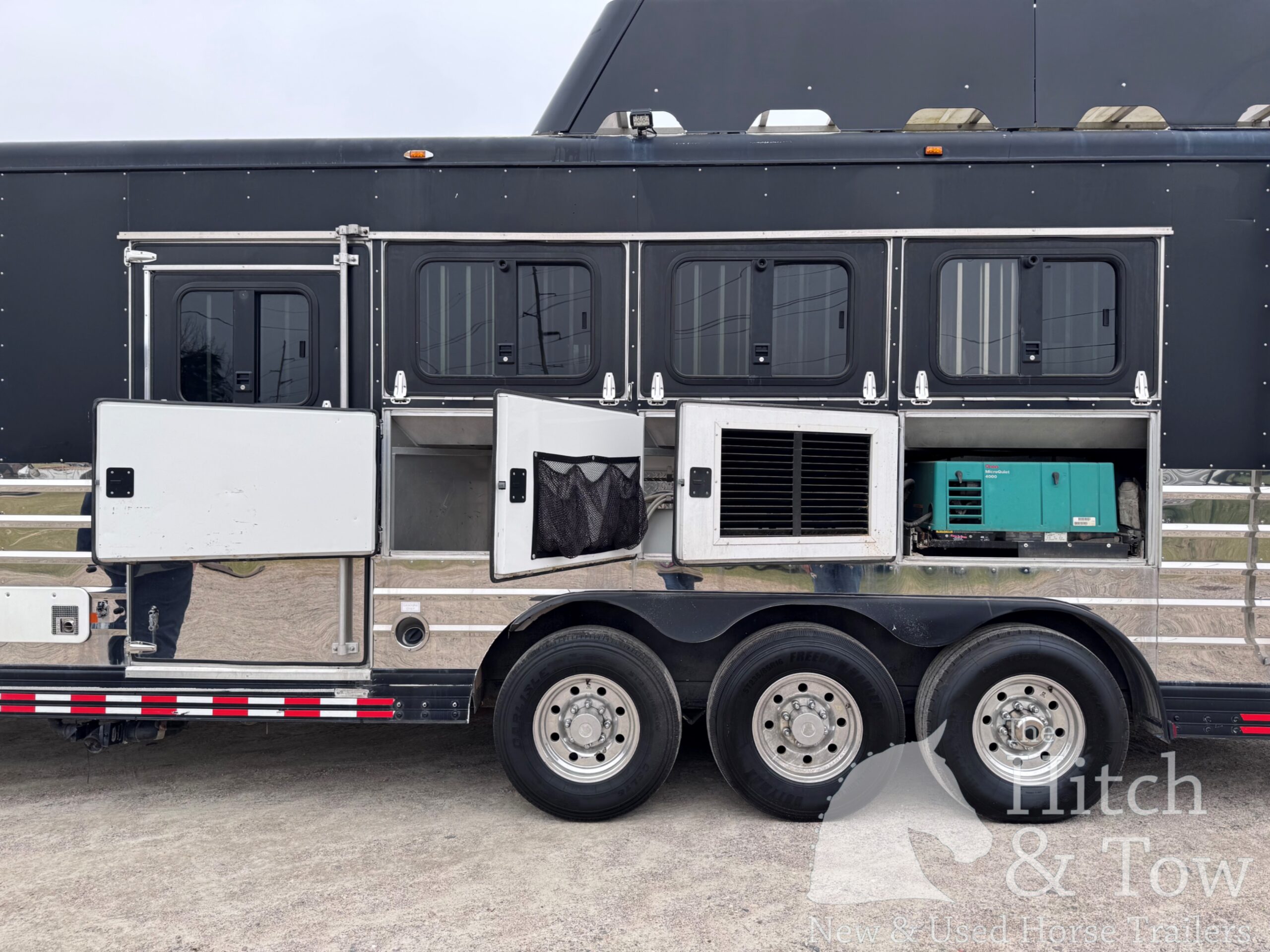 2006 SUNDOWNER 4 HORSE SLANT LOAD W/ 18′ LIVING QUARTERS TRAILER W/ UPGRADES $69,900