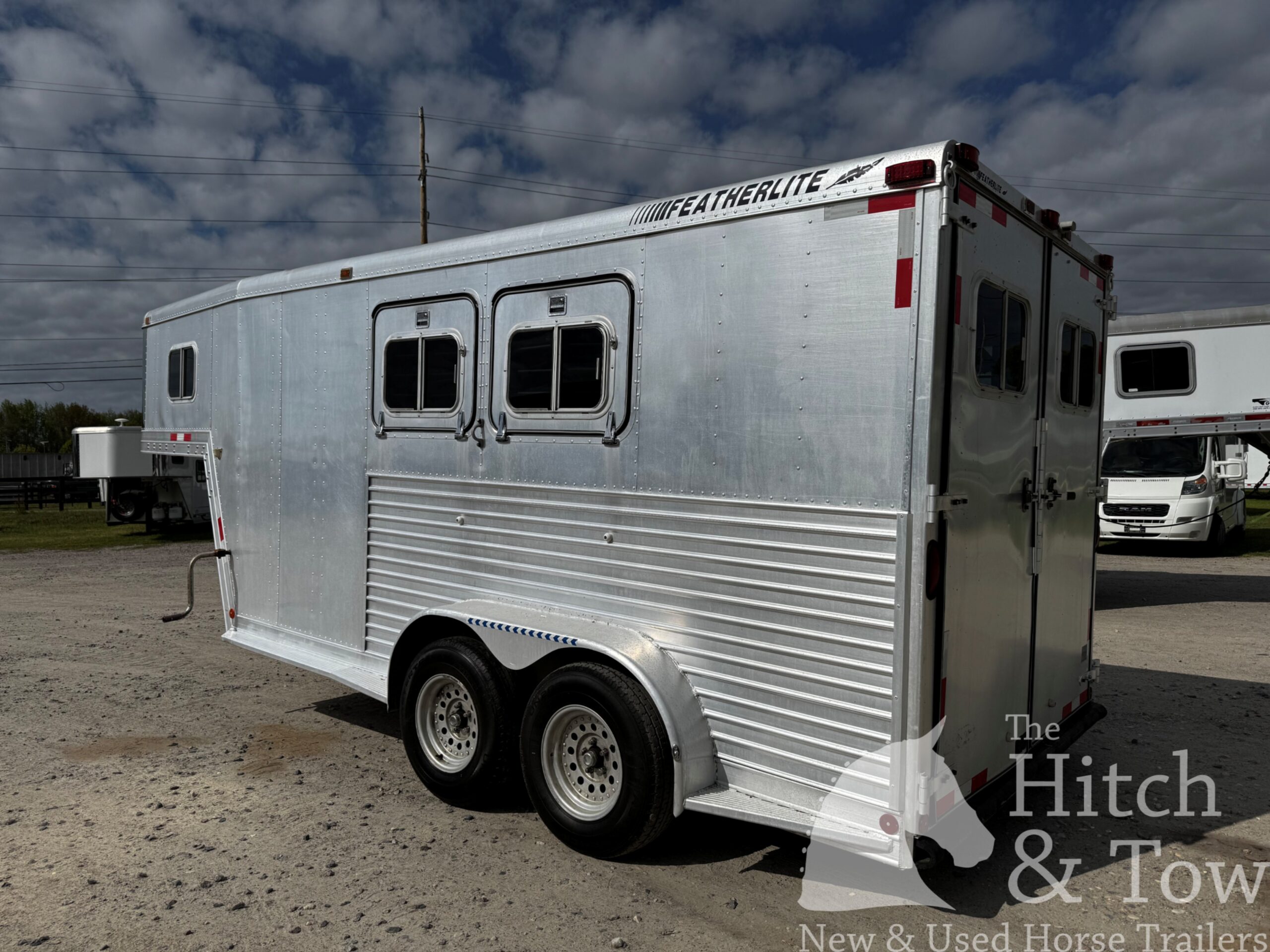1994 FEATHERLTE 2 HORSE SLANT GOOSENECK W/ WEEKENDER! $10,500