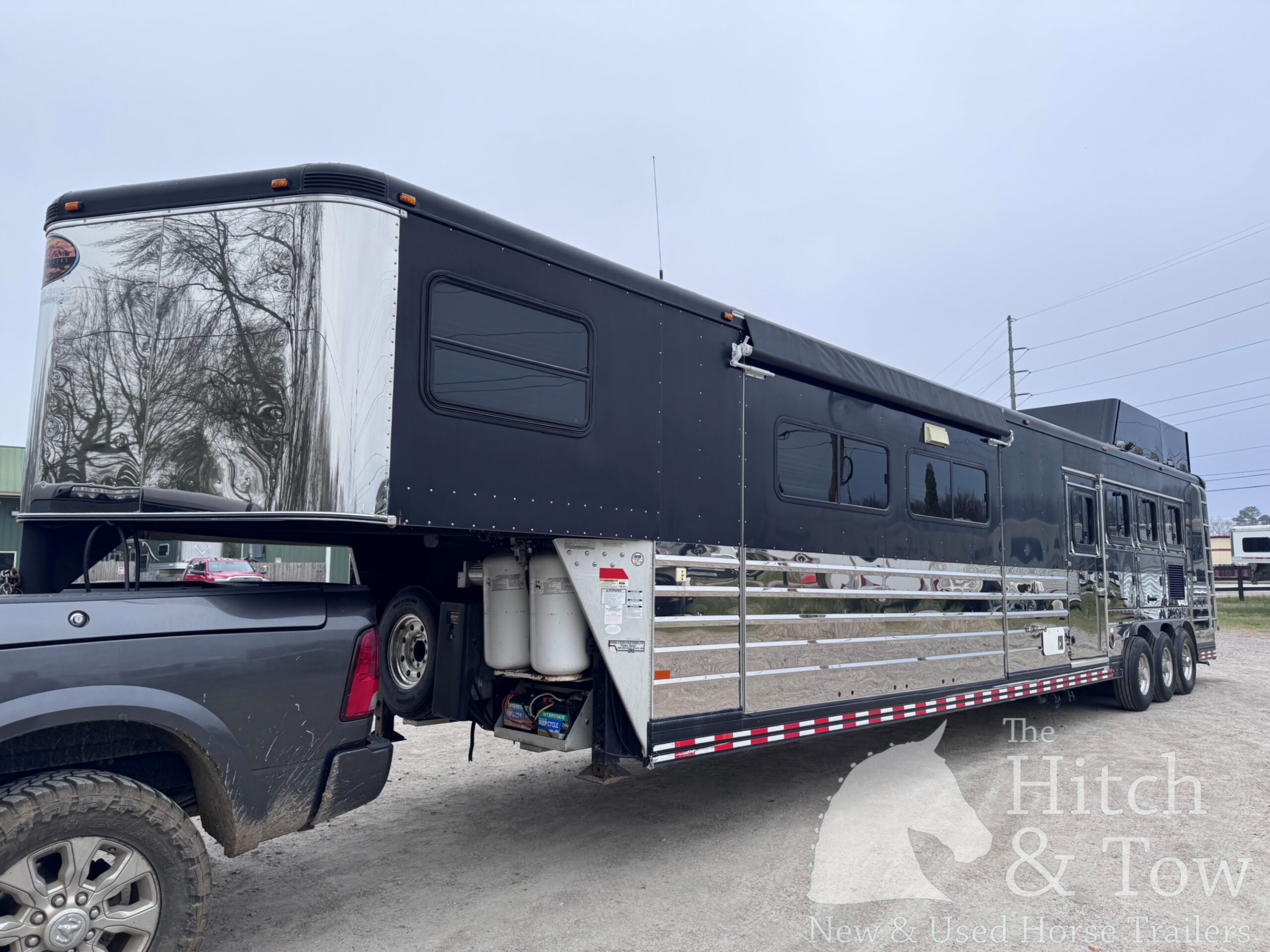 2006 SUNDOWNER 4 HORSE SLANT LOAD W/ 18′ LIVING QUARTERS TRAILER W/ UPGRADES $69,900