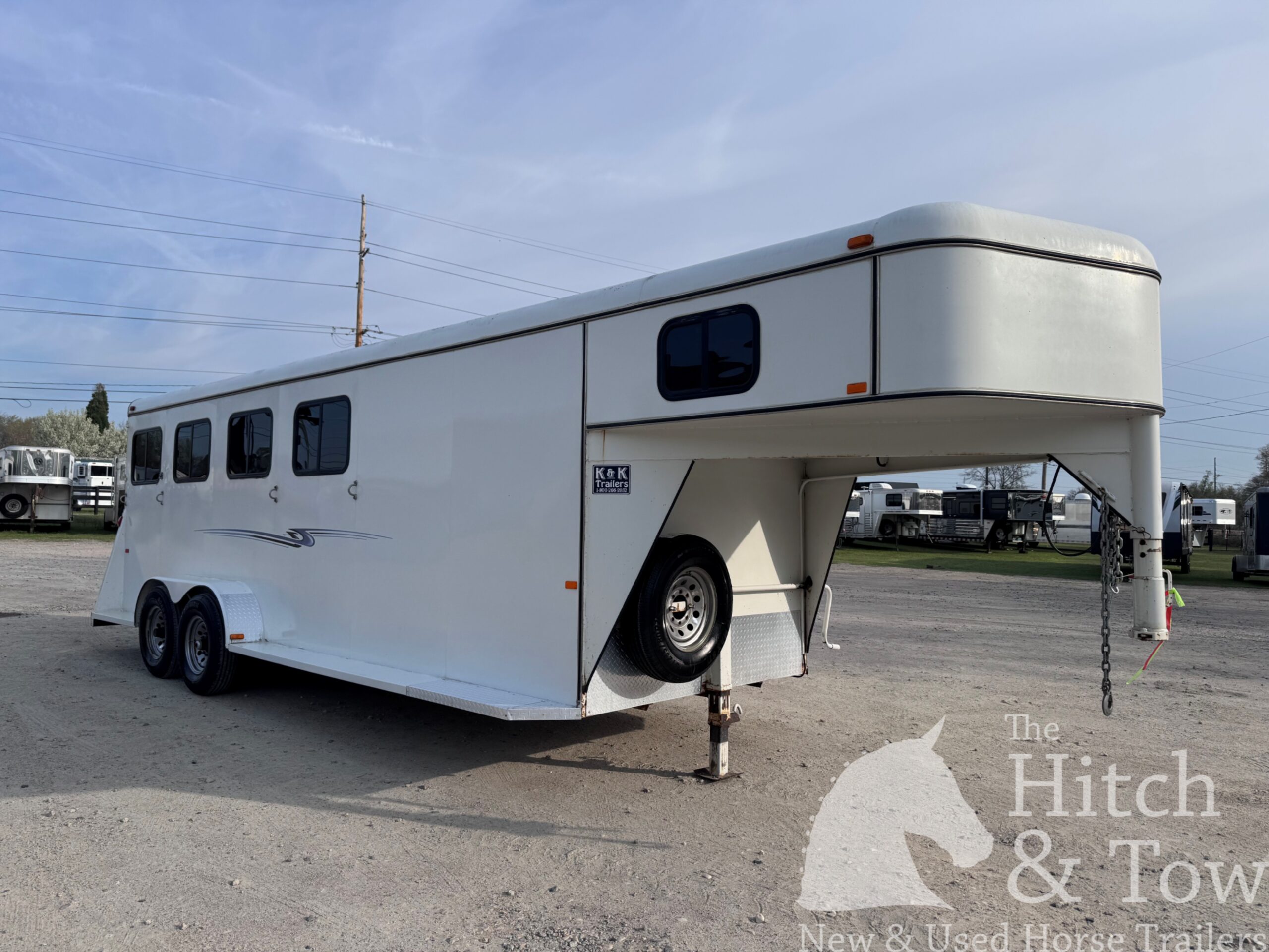 2019 Bee 4 HORSE SLANT LOAD GOOSENECK w/ DRESSING ROOM! $15,500