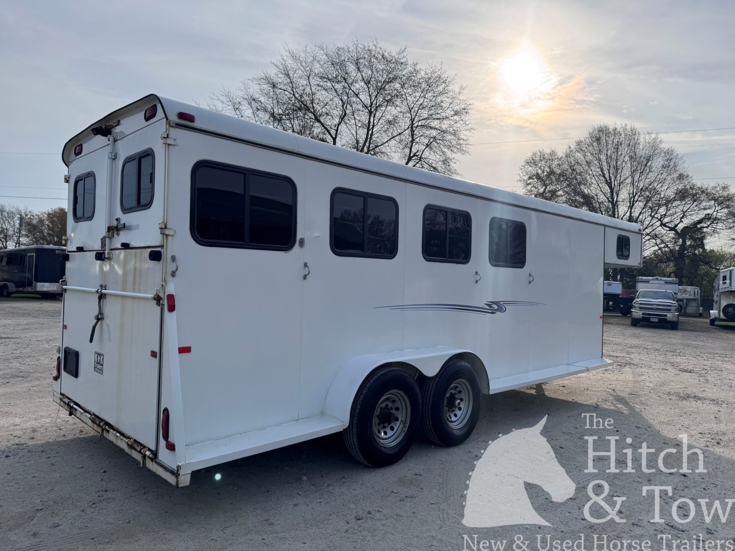2019 Bee 4 HORSE SLANT LOAD GOOSENECK w/ DRESSING ROOM! $15,500