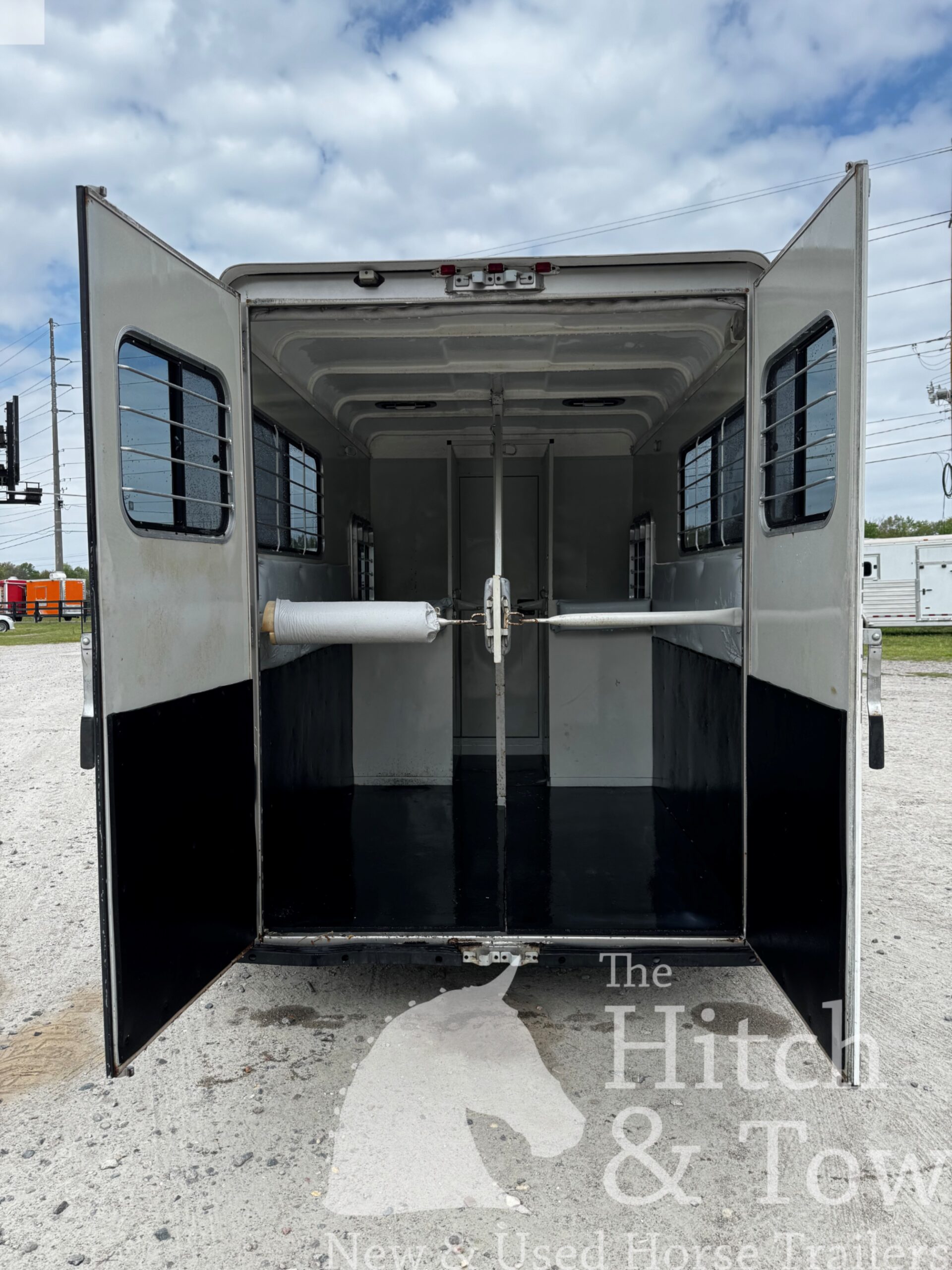 1999 HAWK 2 HORSE BUMPER PULL W/ MANGERS $7,900