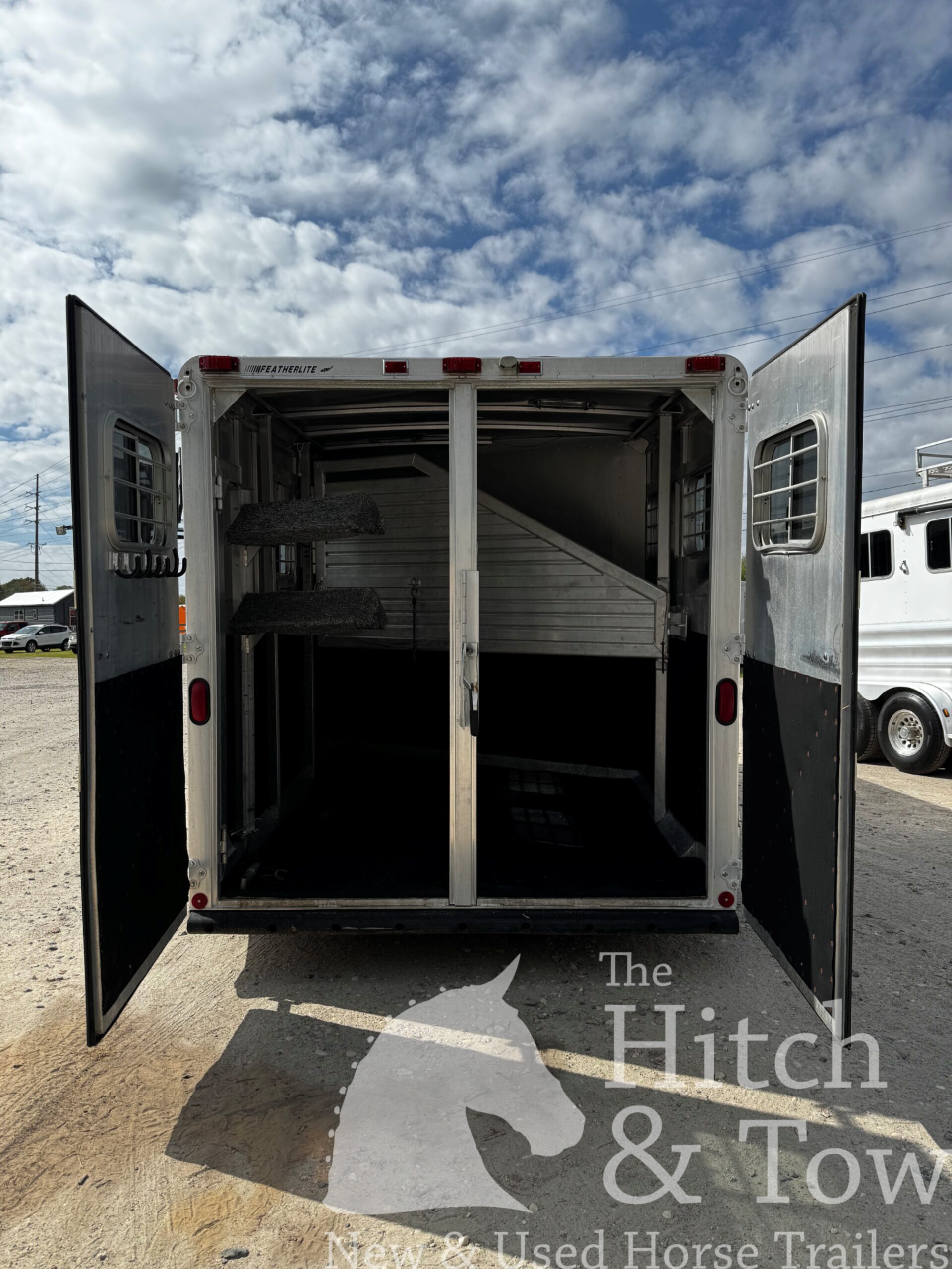 1994 FEATHERLTE 2 HORSE SLANT GOOSENECK W/ WEEKENDER! $10,500